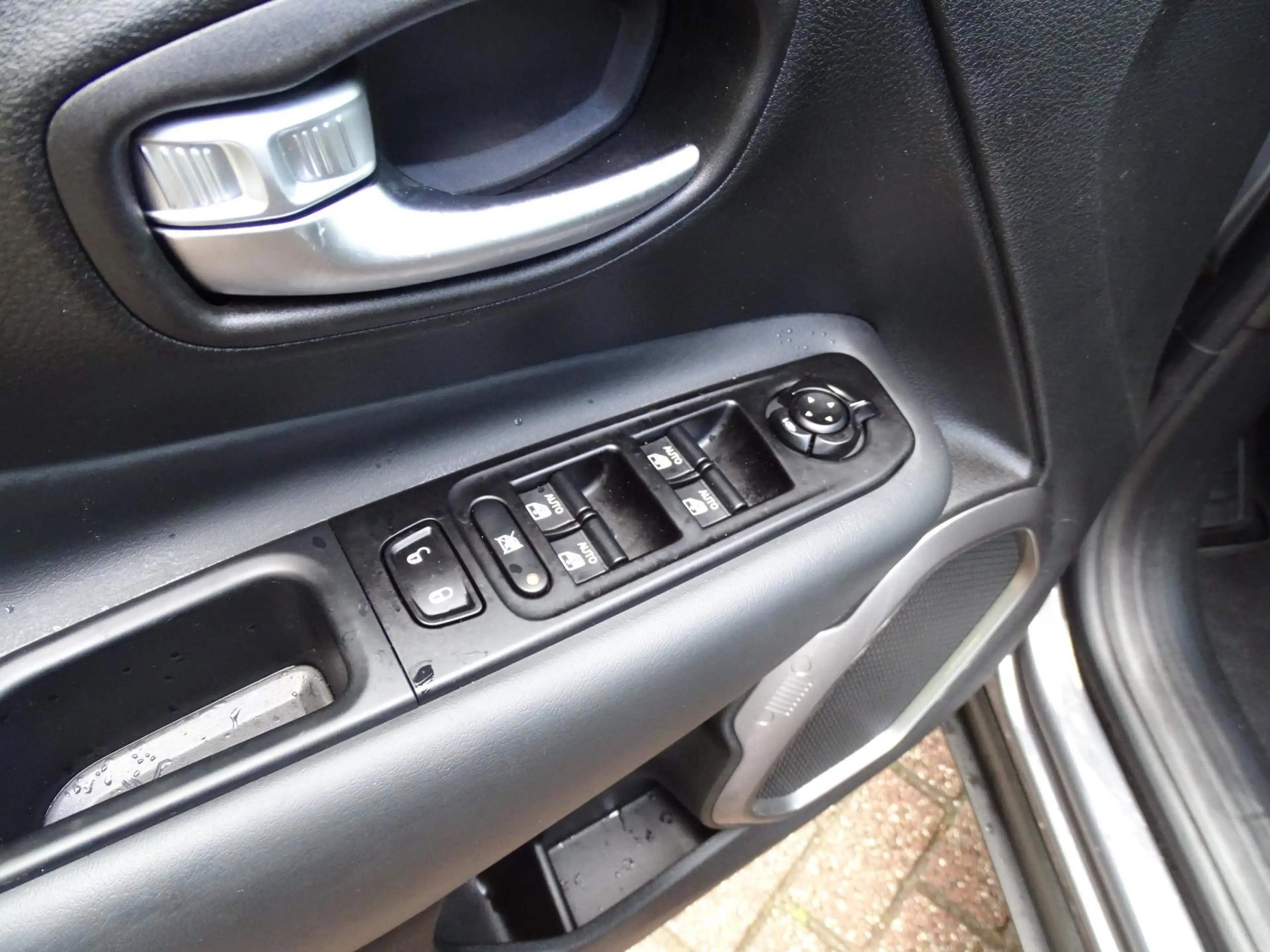 Jeep Renegade 1.0T 80th Anniversary — photo 22