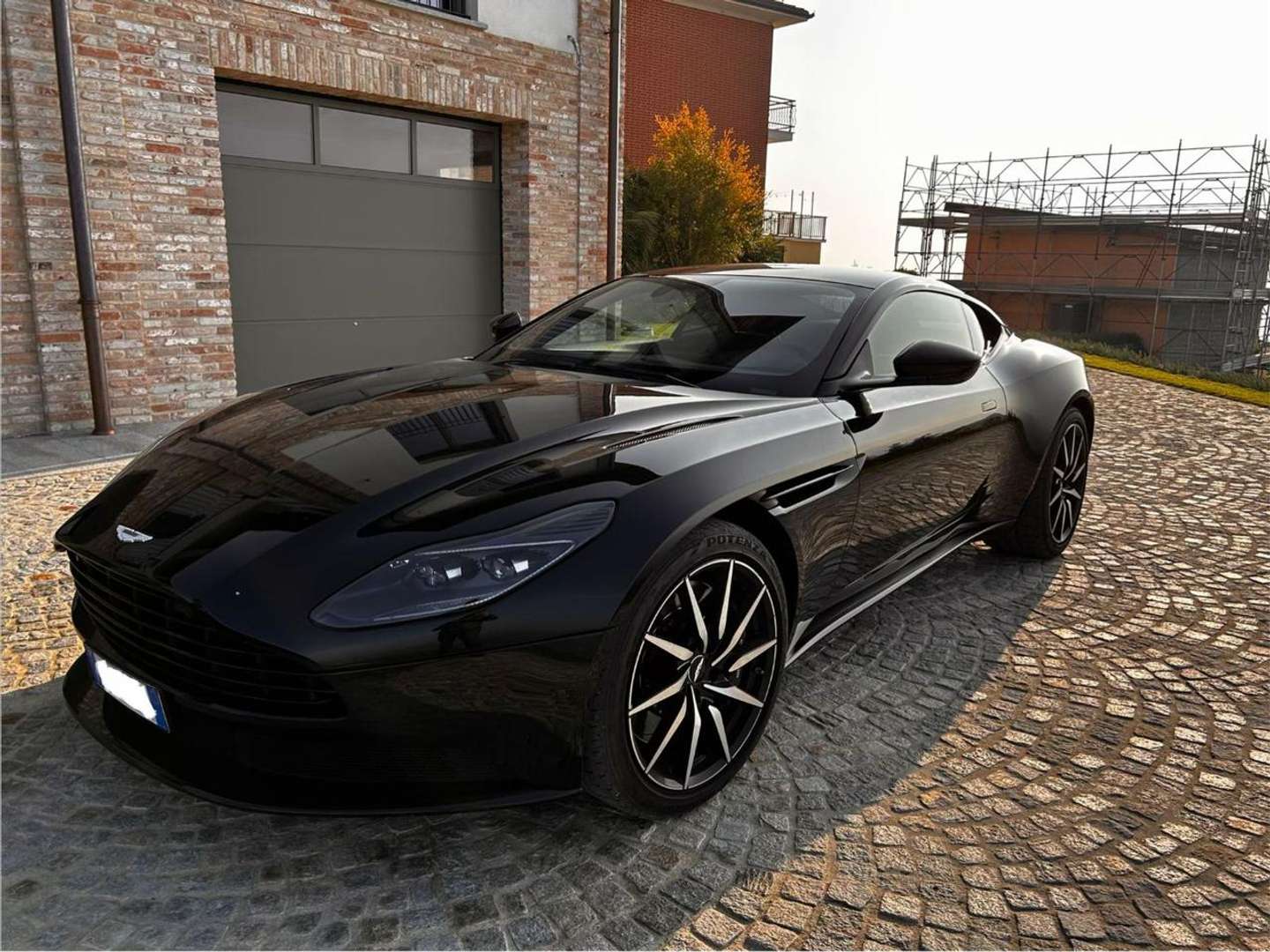Aston Martin DB11 Coupé V8 -  - Joinsteer - #1