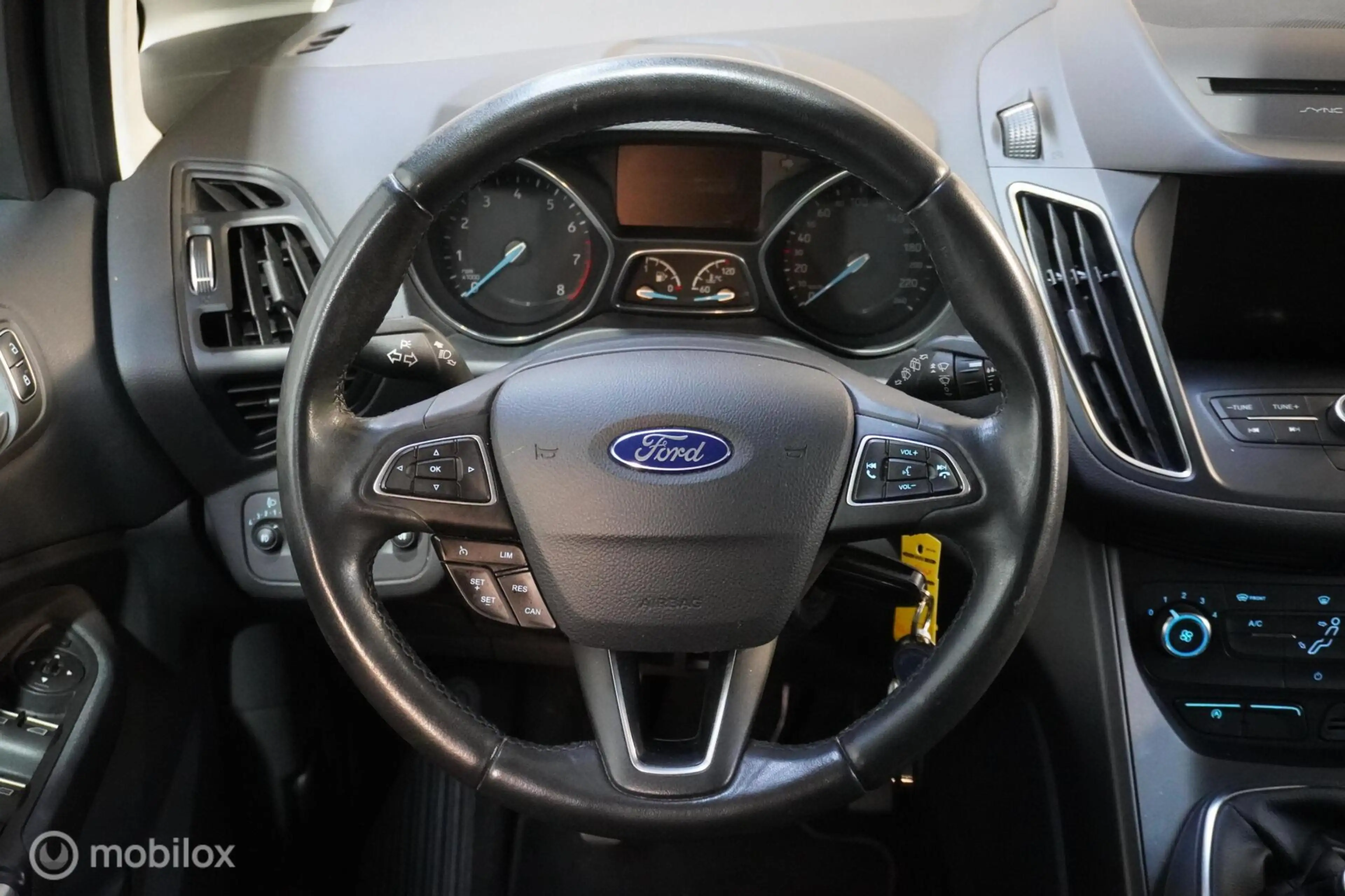 Ford C-Max 1.0 Titanium — photo 11