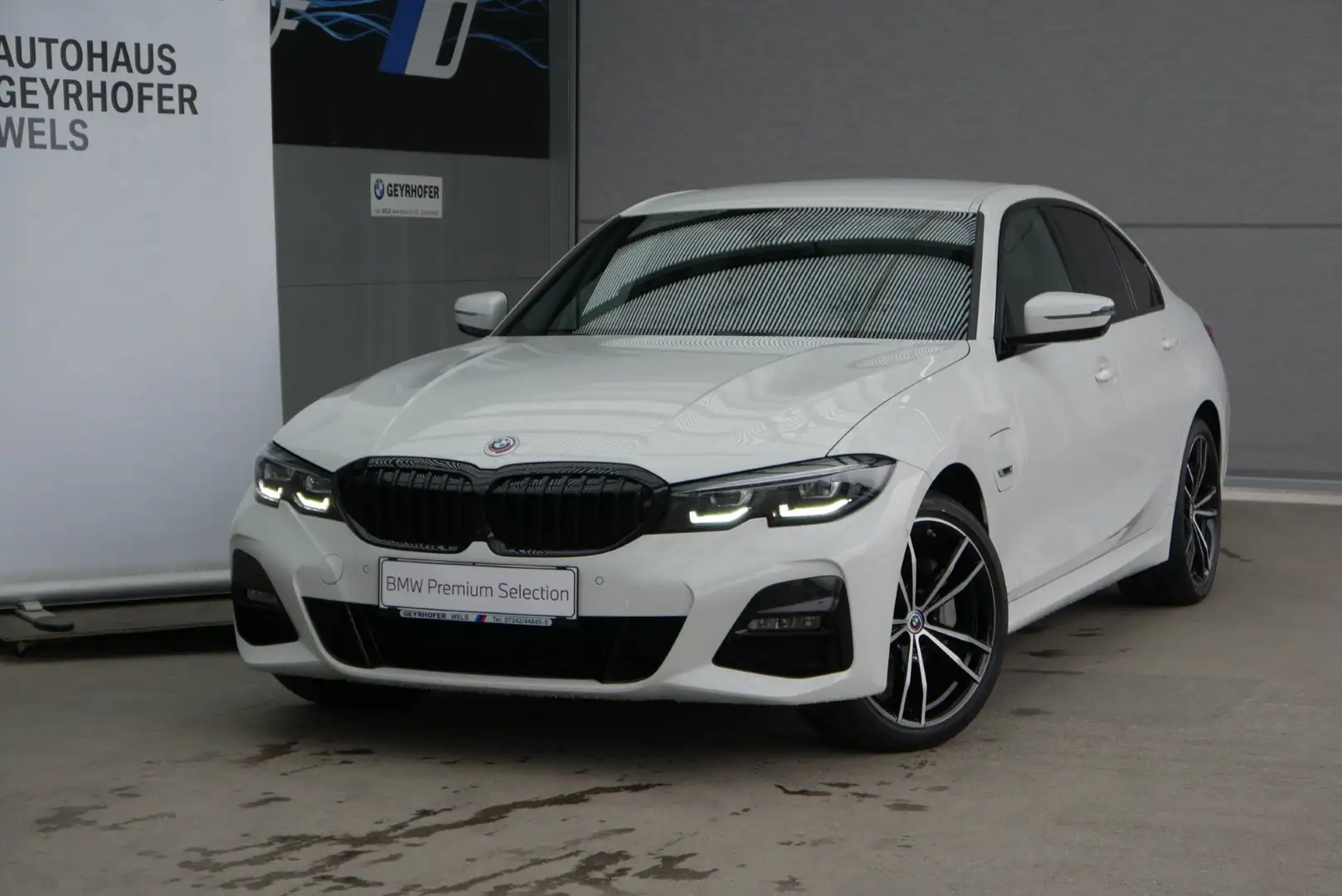 BMW 330 e xDrive *M-Paket/AHK/360°/Navi/Lenkradhzg.* Weiß - 2