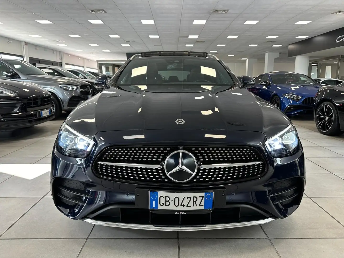 Mercedes-Benz E 220 SW d Premium AMG  4matic Blu/Azzurro - 2