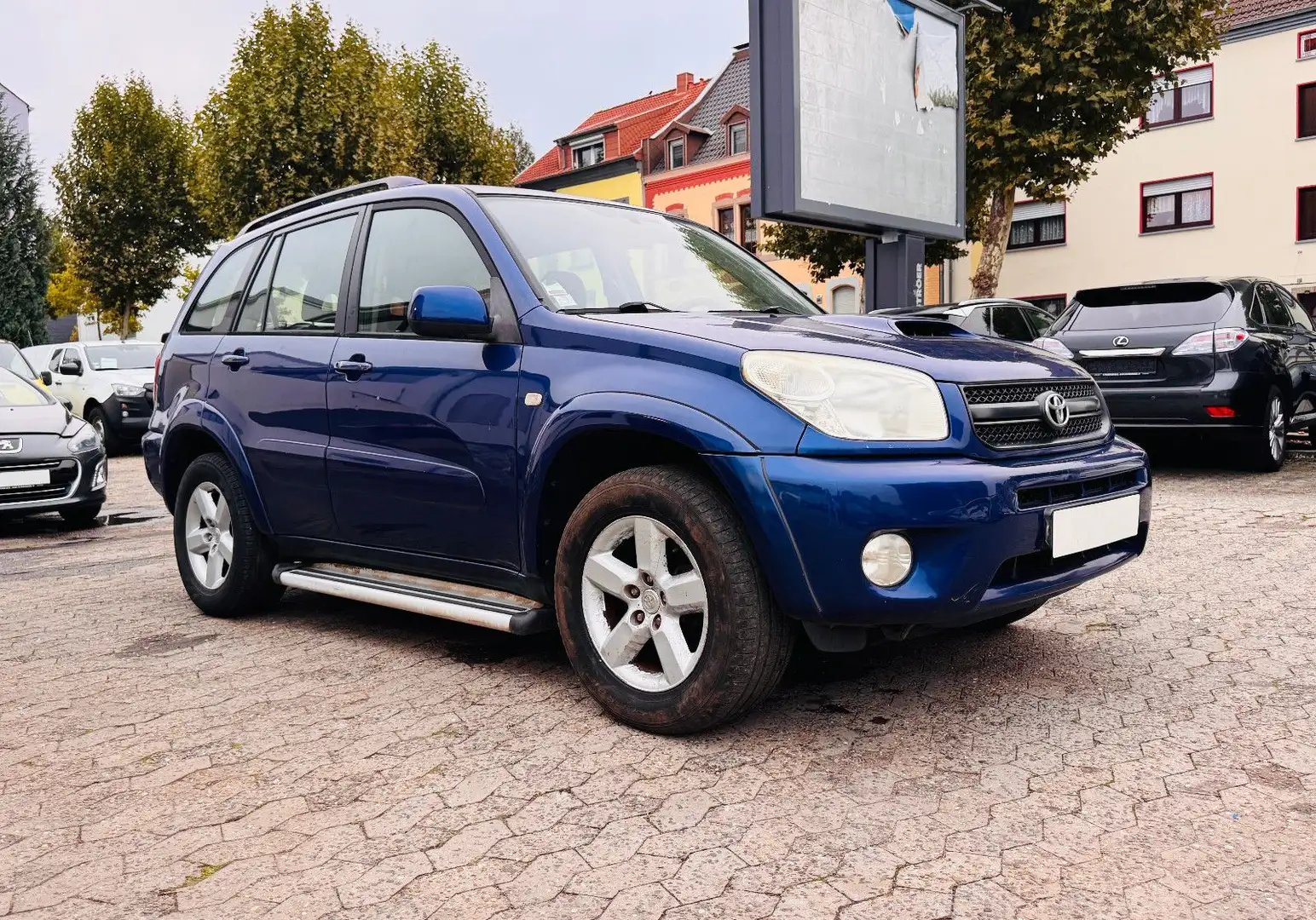 Toyota RAV 4 4 2.0 D-4D Executive 4X4 Tempomat AHK Blau - 1