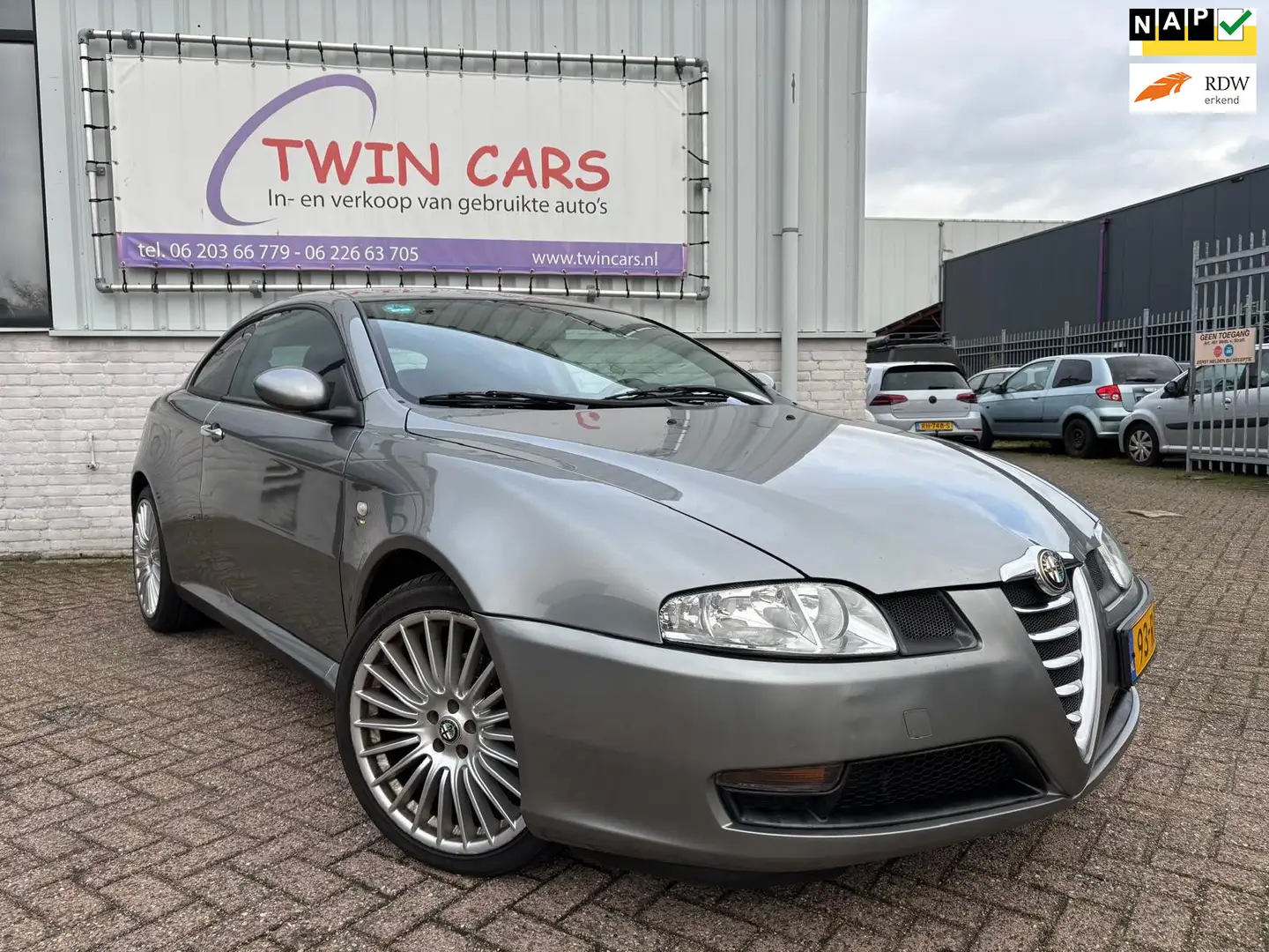 Alfa Romeo GT 2.0 JTS Distinctive Grijs - 1
