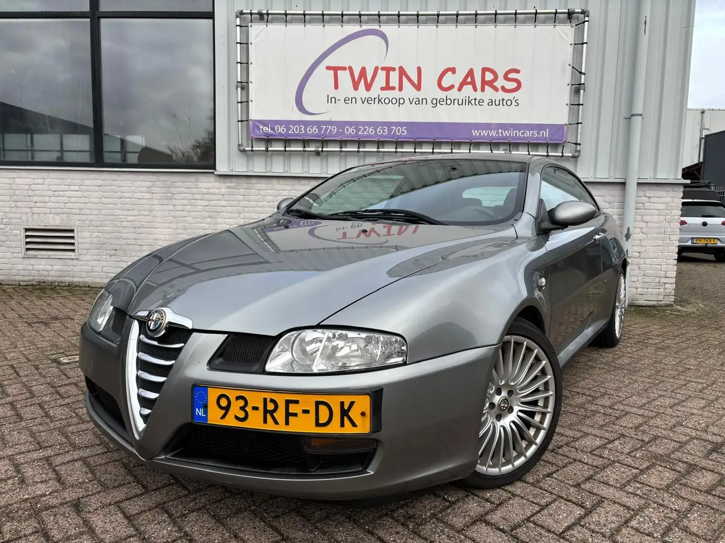 Alfa Romeo GT 2.0 JTS Distinctive Grijs - 2