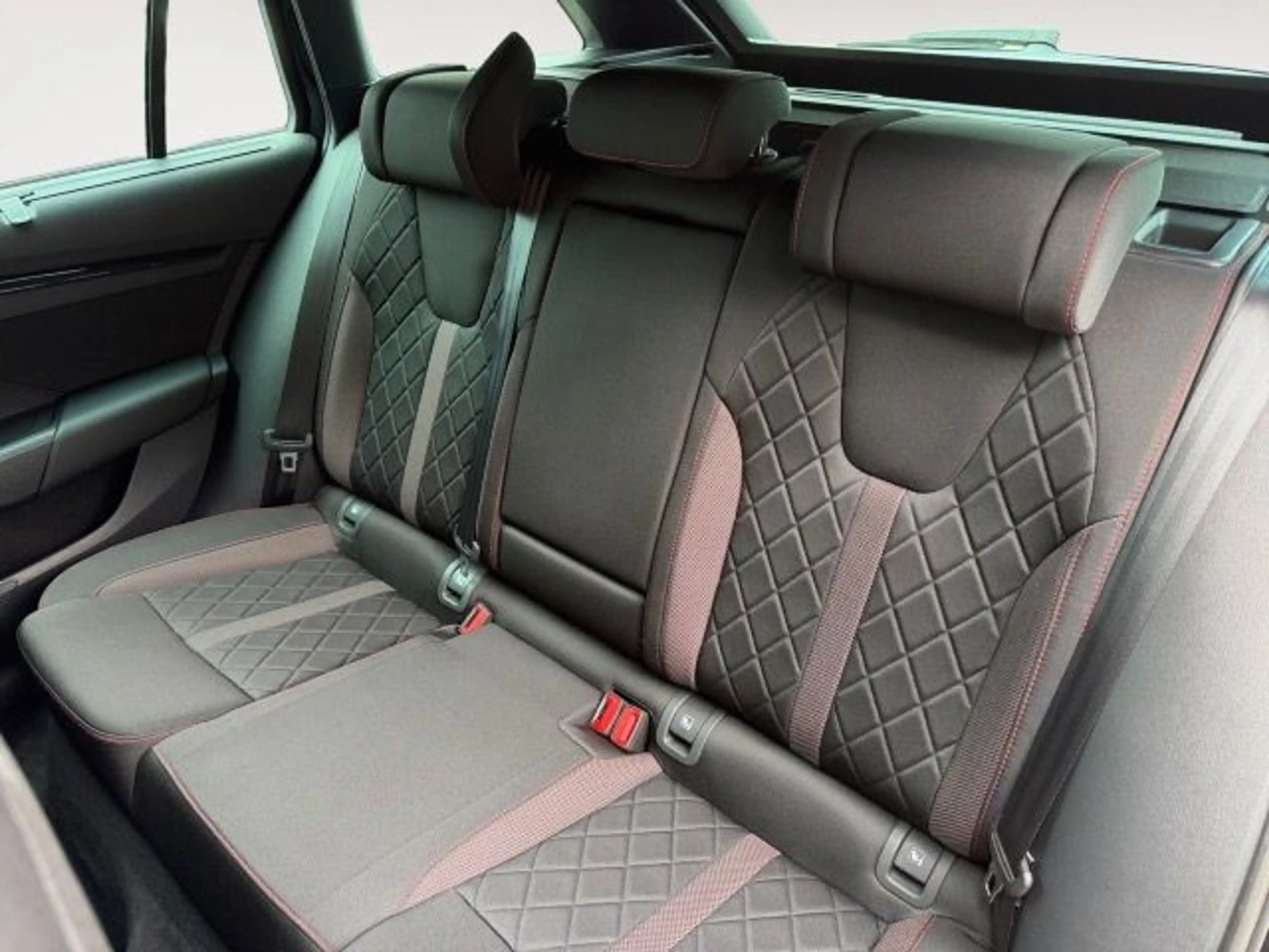 Skoda Octavia Combi 2.0 TSI DSG RS Navi,AHK,DCC — photo 13