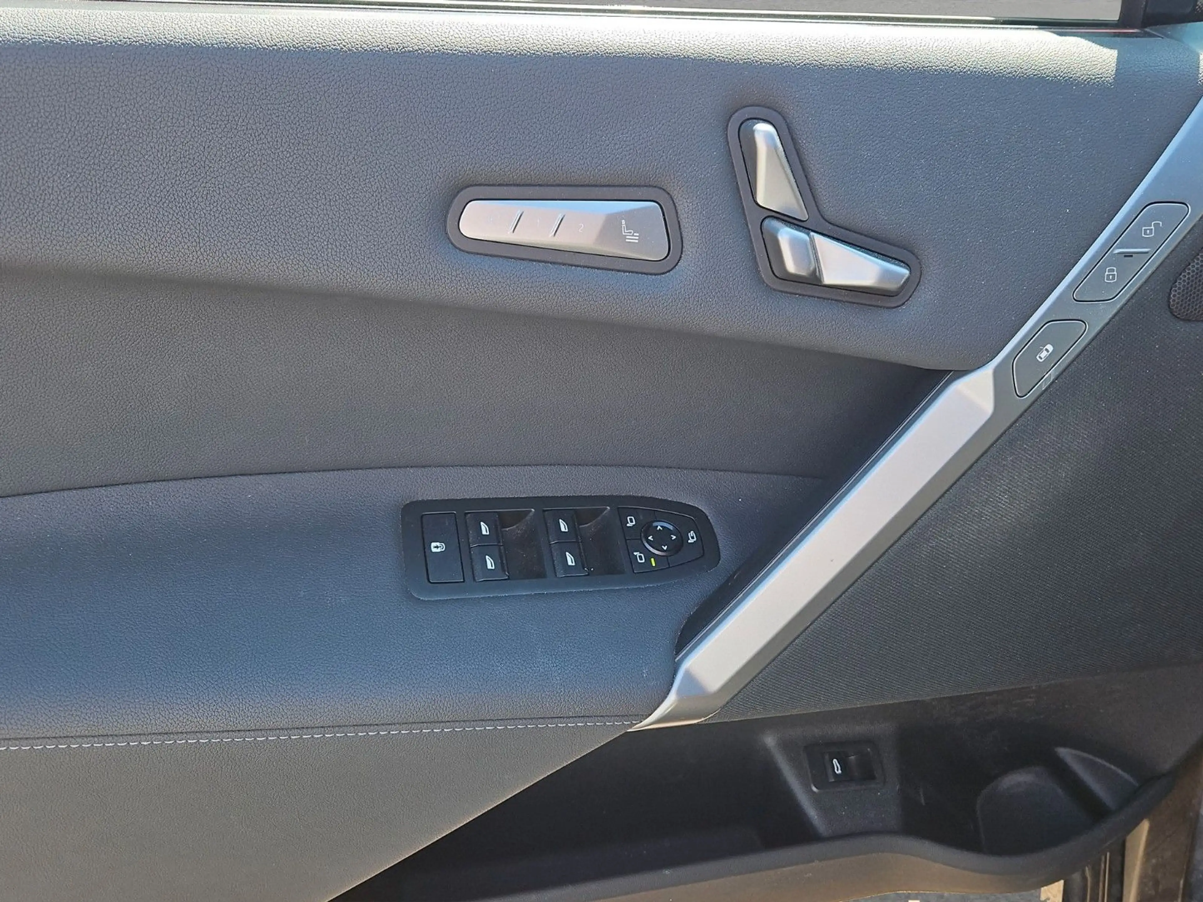 BMW iX xDrive45 HUD MSport H&K 21Z AHK NP 97.640 € — photo 12