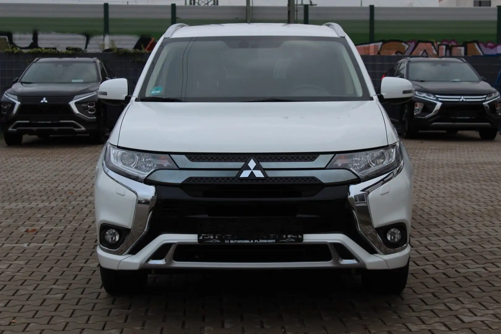 Mitsubishi Outlander PHEV 2.4 Basis 4WD Navi R.Kamera Weiß - 2