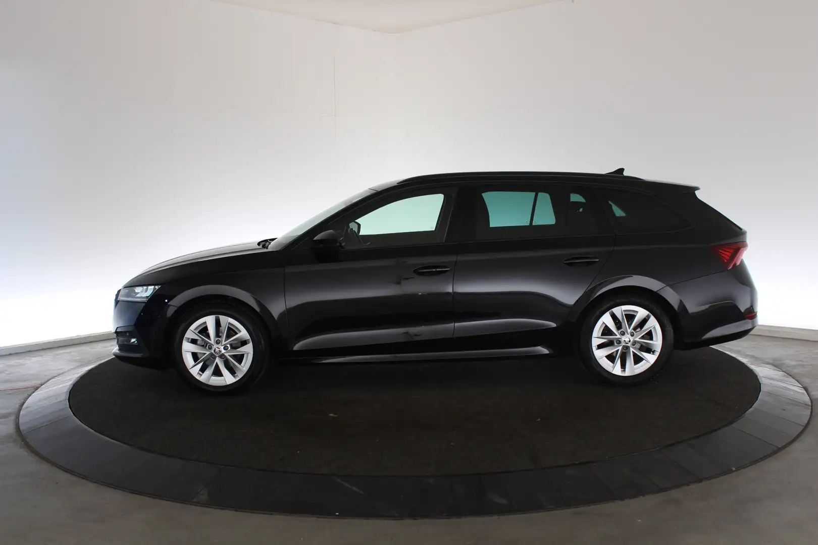 Skoda Octavia Combi 1.0 TSI e-TEC MHEV DSG Sport Business | Trek Zwart - 2