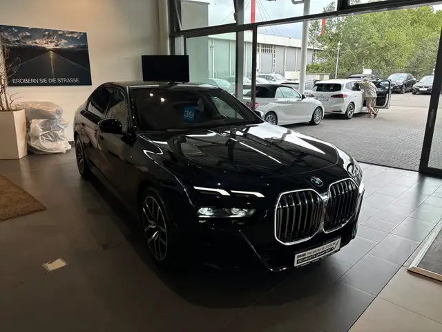 BMW i7 view 13