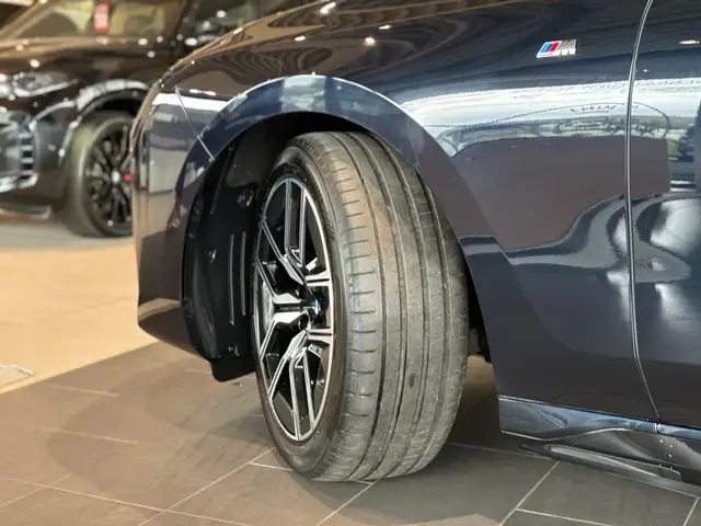 BMW i7 view 5