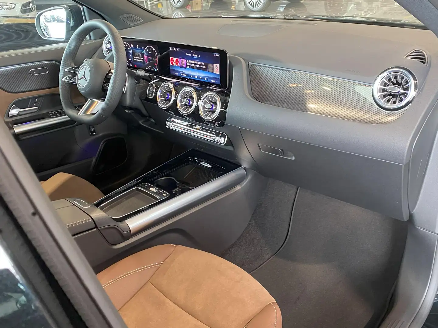 Mercedes-Benz GLA 180 Star Edition Negru - 2