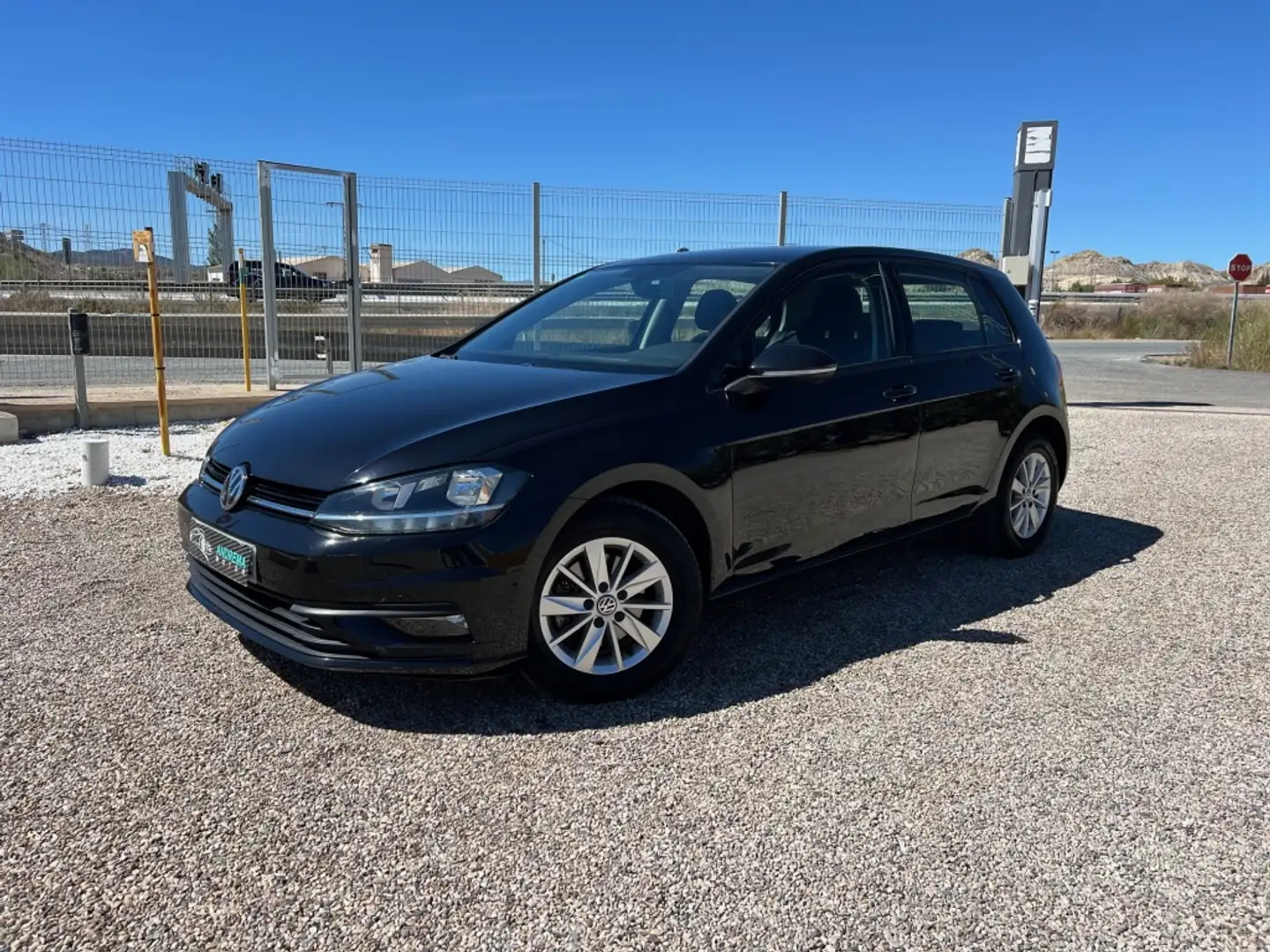 Volkswagen Golf 1.6TDI Last Edition 85kW Negro - 1