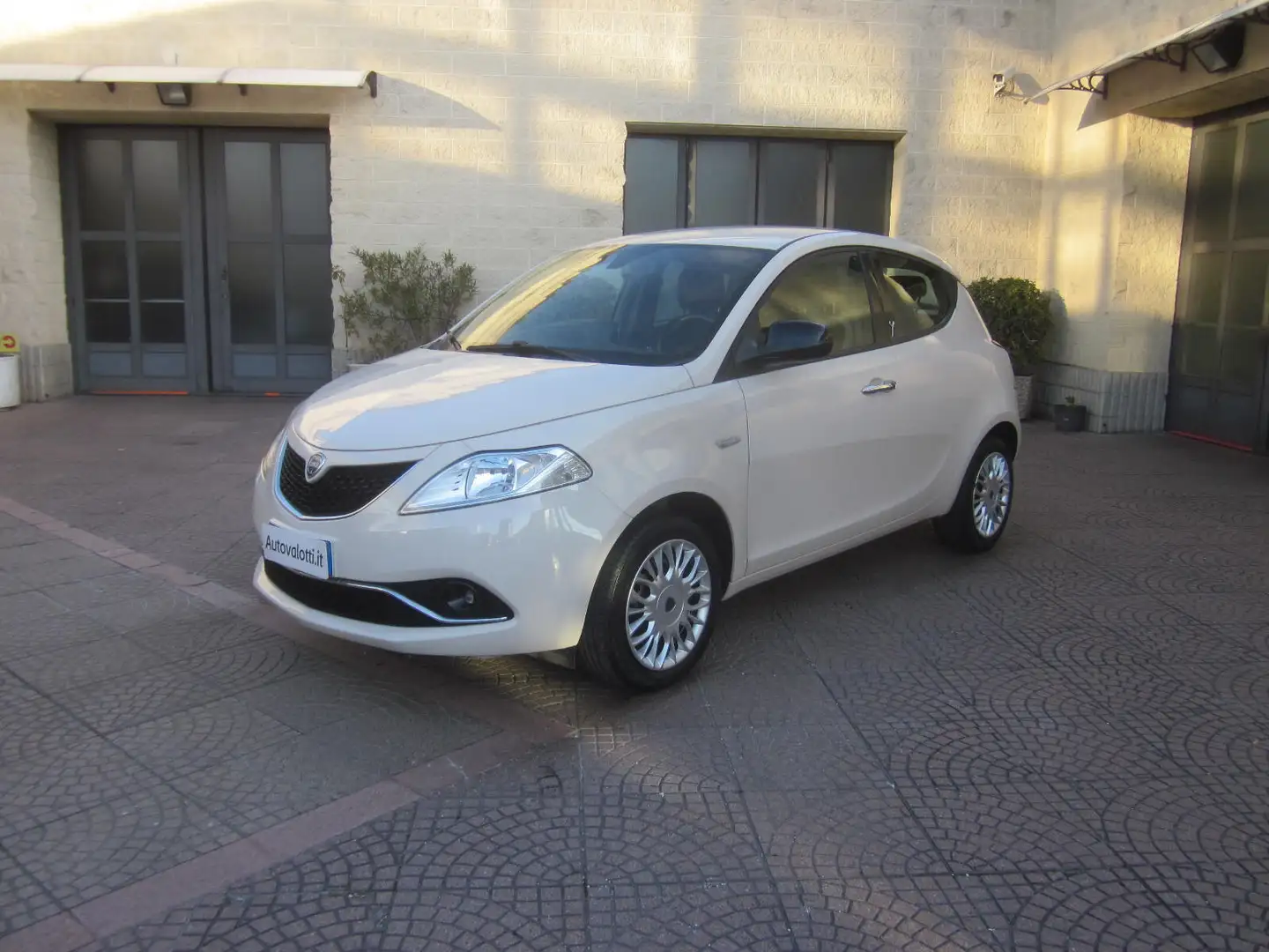 Lancia Ypsilon 1.2 69 CV 5 porte 5 Posti Gold UNICOPRO Beige - 1