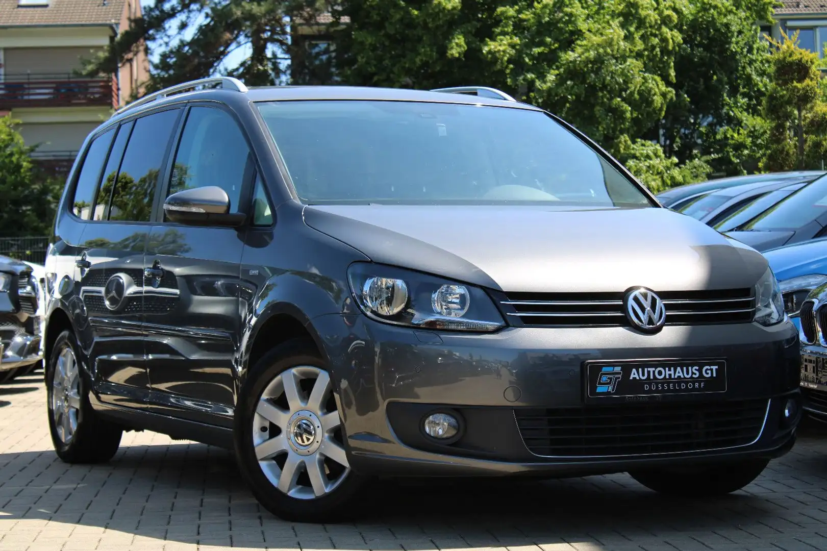 Volkswagen Touran 1.6 TDI Life/7Sitz/Navi/Klima/Sitzhzg/AHK Grau - 1