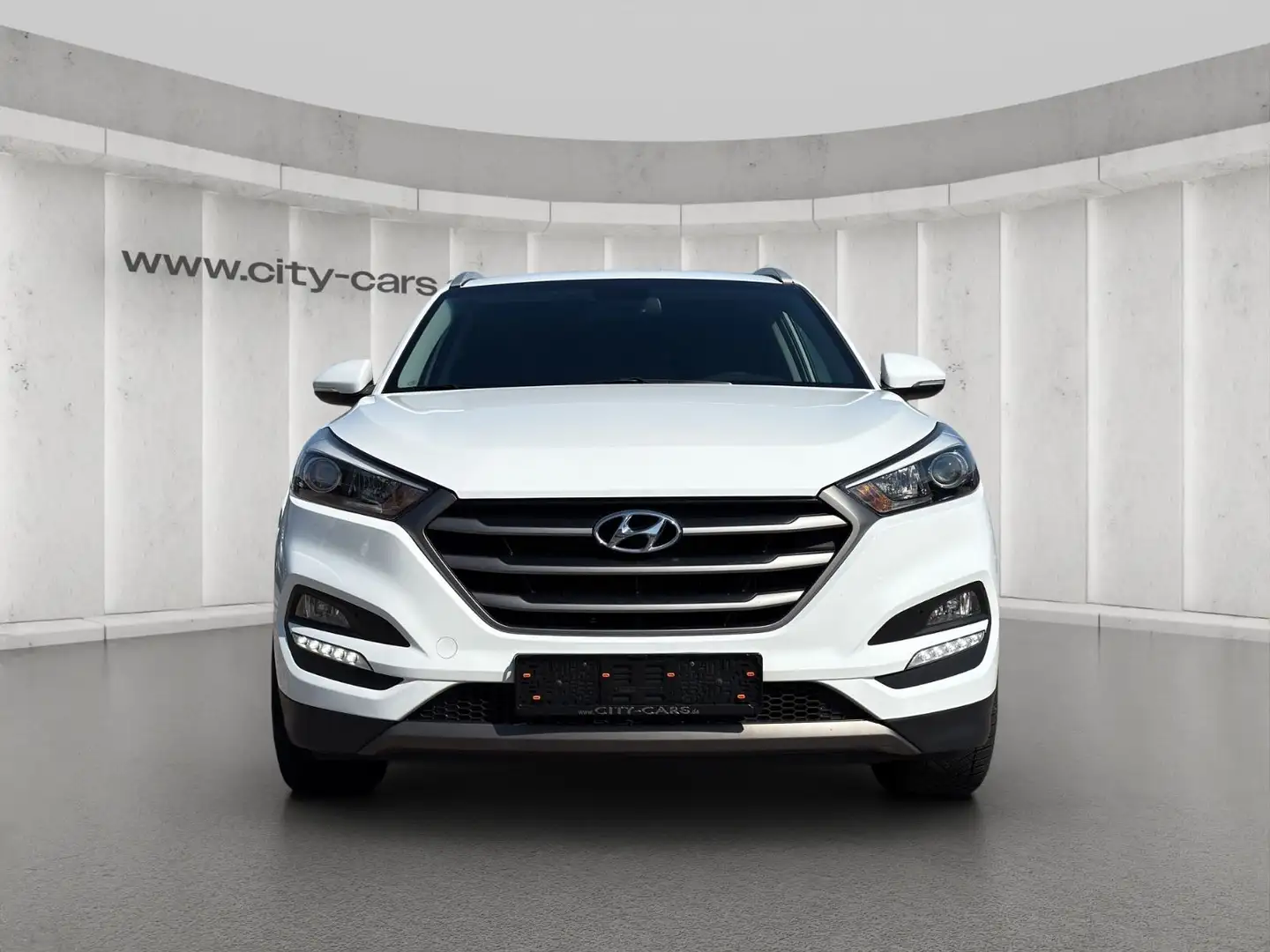 Hyundai TUCSON Trend 2WD *AHK*SH*PDC* Weiß - 2