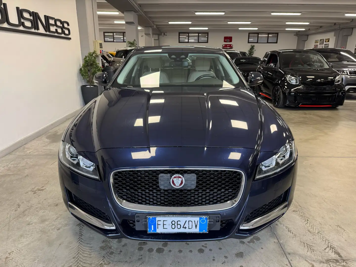 Jaguar XF 2.0d Prestige 180cv auto Motore nuovo Garanzia - 2