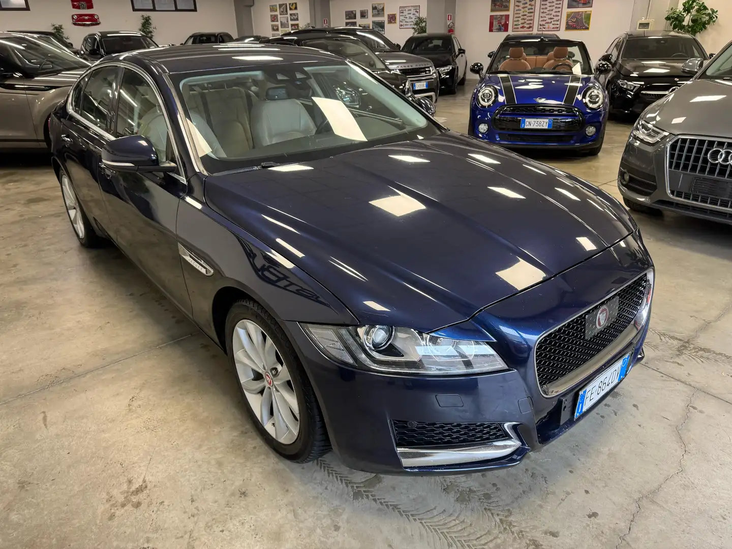 Jaguar XF 2.0d Prestige 180cv auto Motore nuovo Garanzia - 1