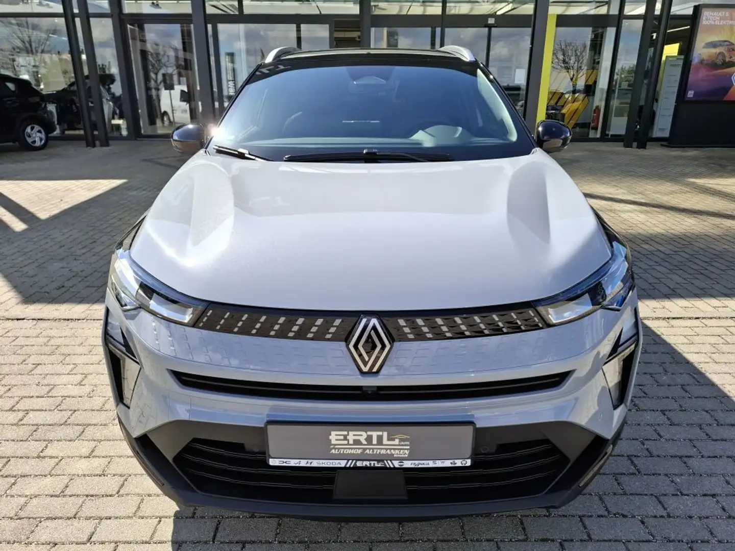 Renault Captur Techno Mild Hybrid 140 Grau - 2