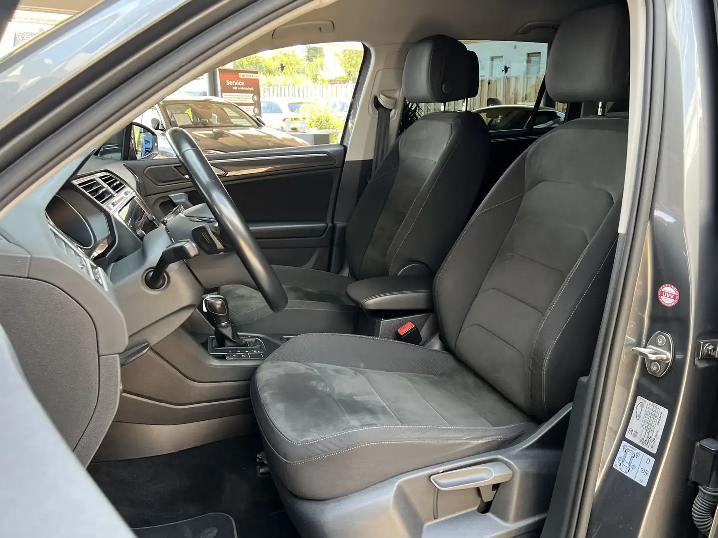 Volkswagen Tiguan Highline DSG CarPlay Navi PDC Gris - 2