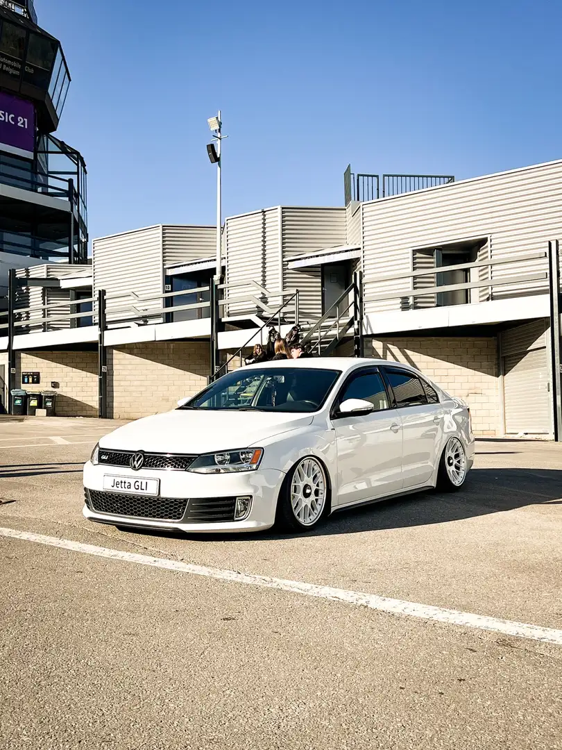 Volkswagen Jetta 2.0 TSI Highline - 1