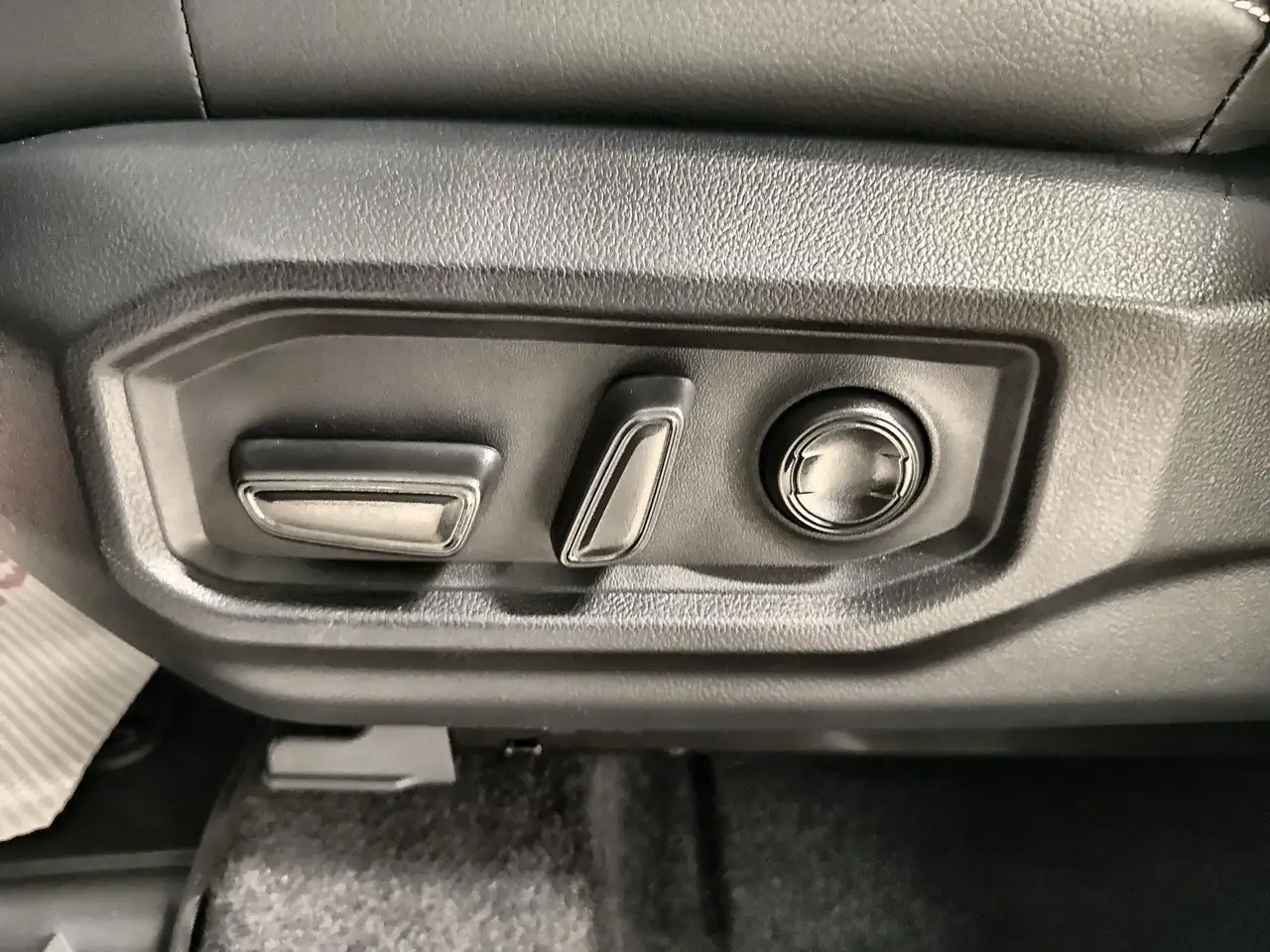 Toyota Tundra снимка Toyota Tundra