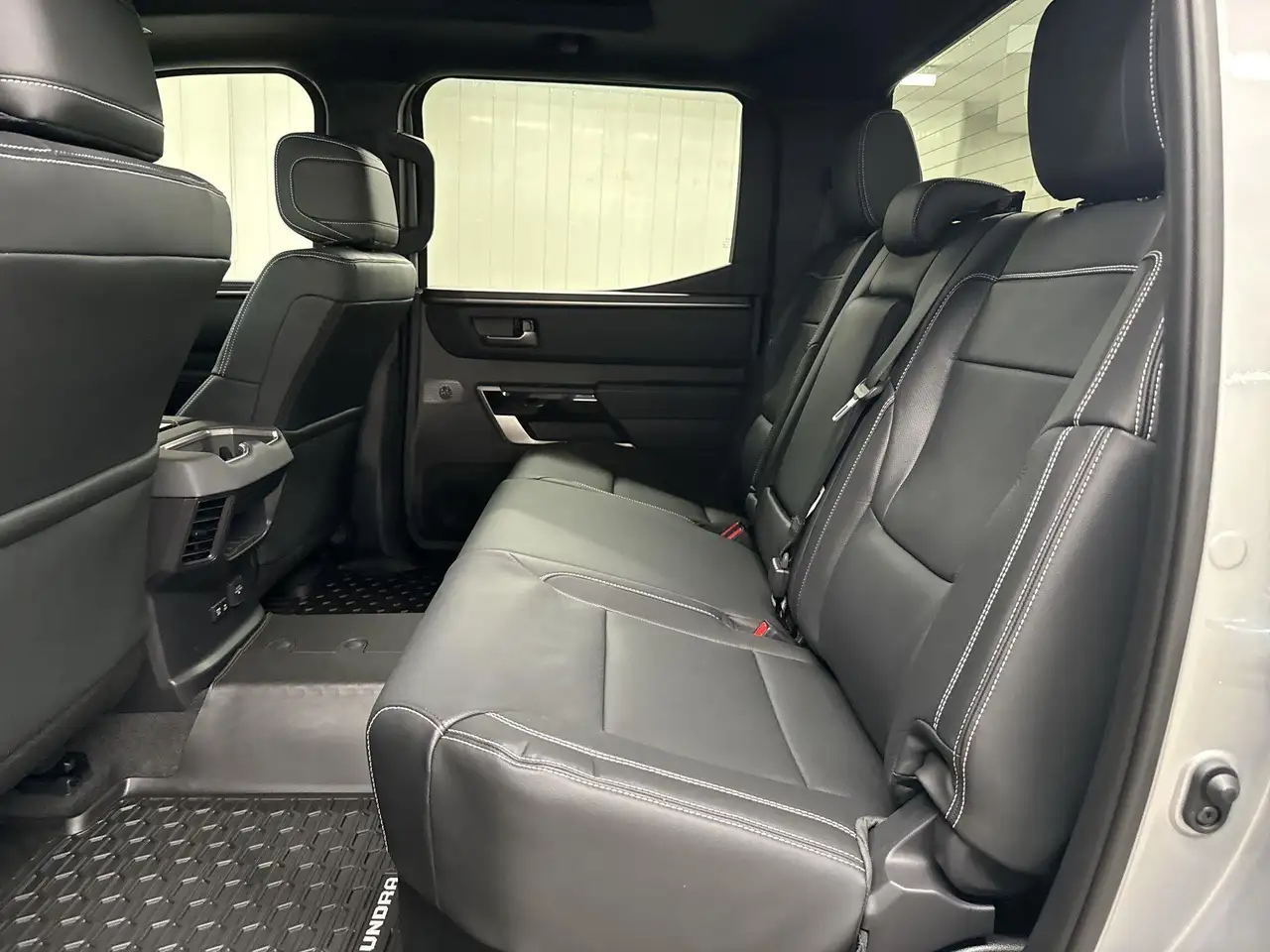 Toyota Tundra снимка Toyota Tundra