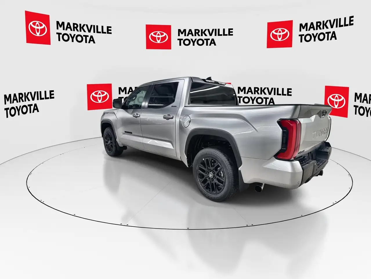 Toyota Tundra снимка Toyota Tundra