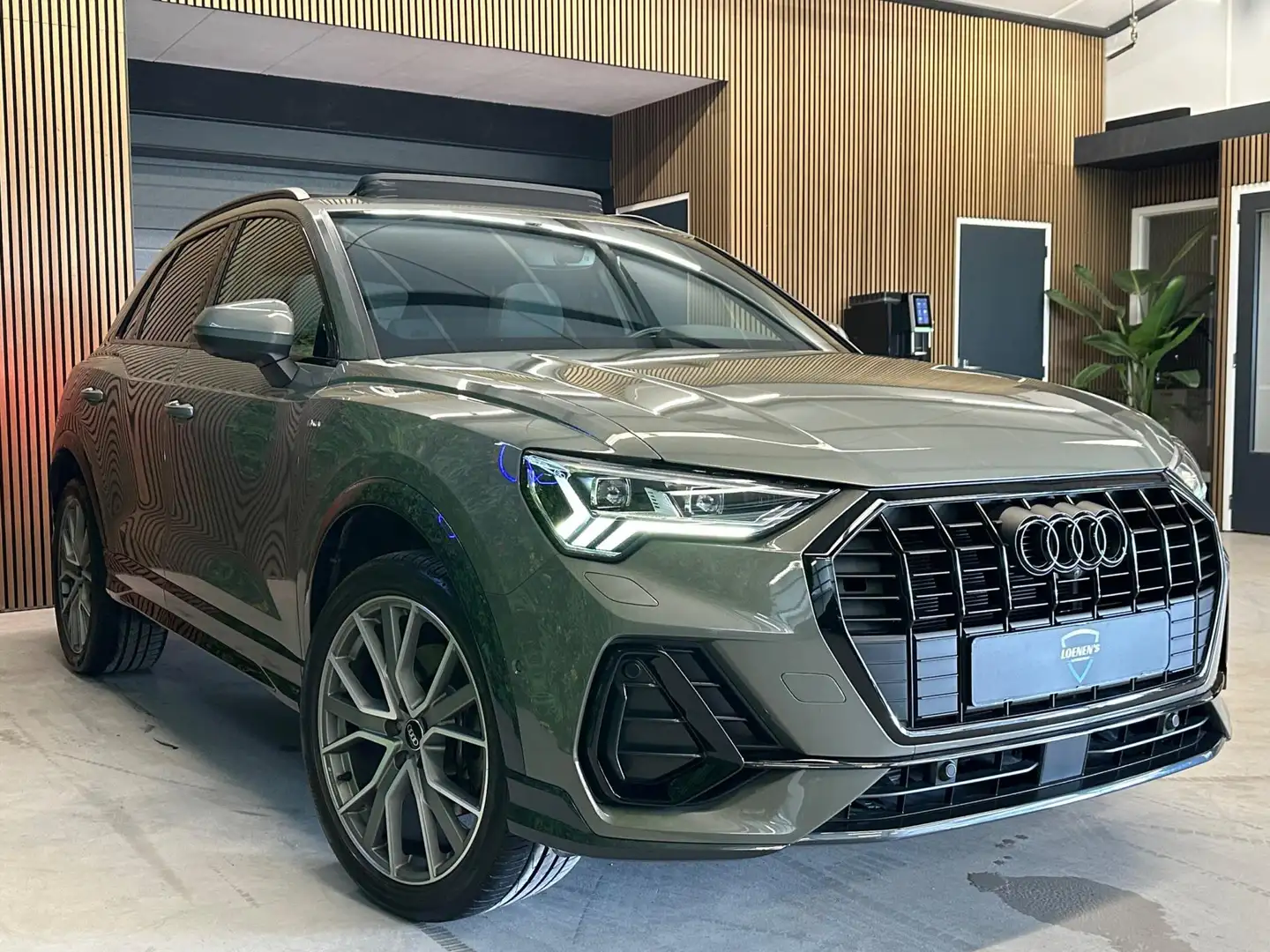 Audi Q3 45 TFSI e S edition / Pano / 360* Cam / Elekr Trek Gris - 2