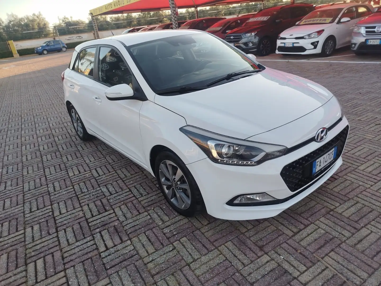 Hyundai i20 1.1 CRDi 12V 5 porte Style Bianco - 2