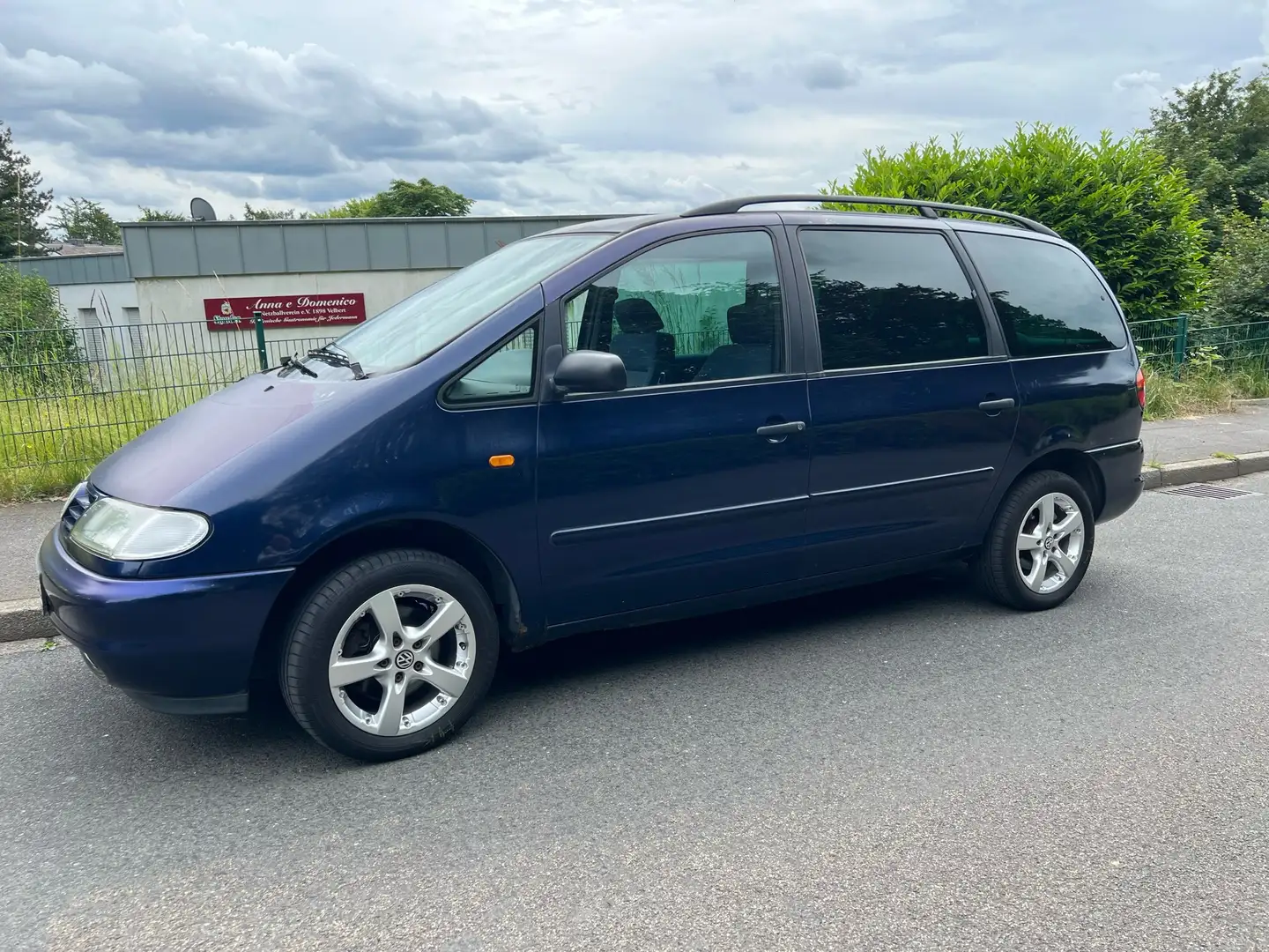 Volkswagen Sharan 1,9 TDI Comfortline 110ps Kék - 1