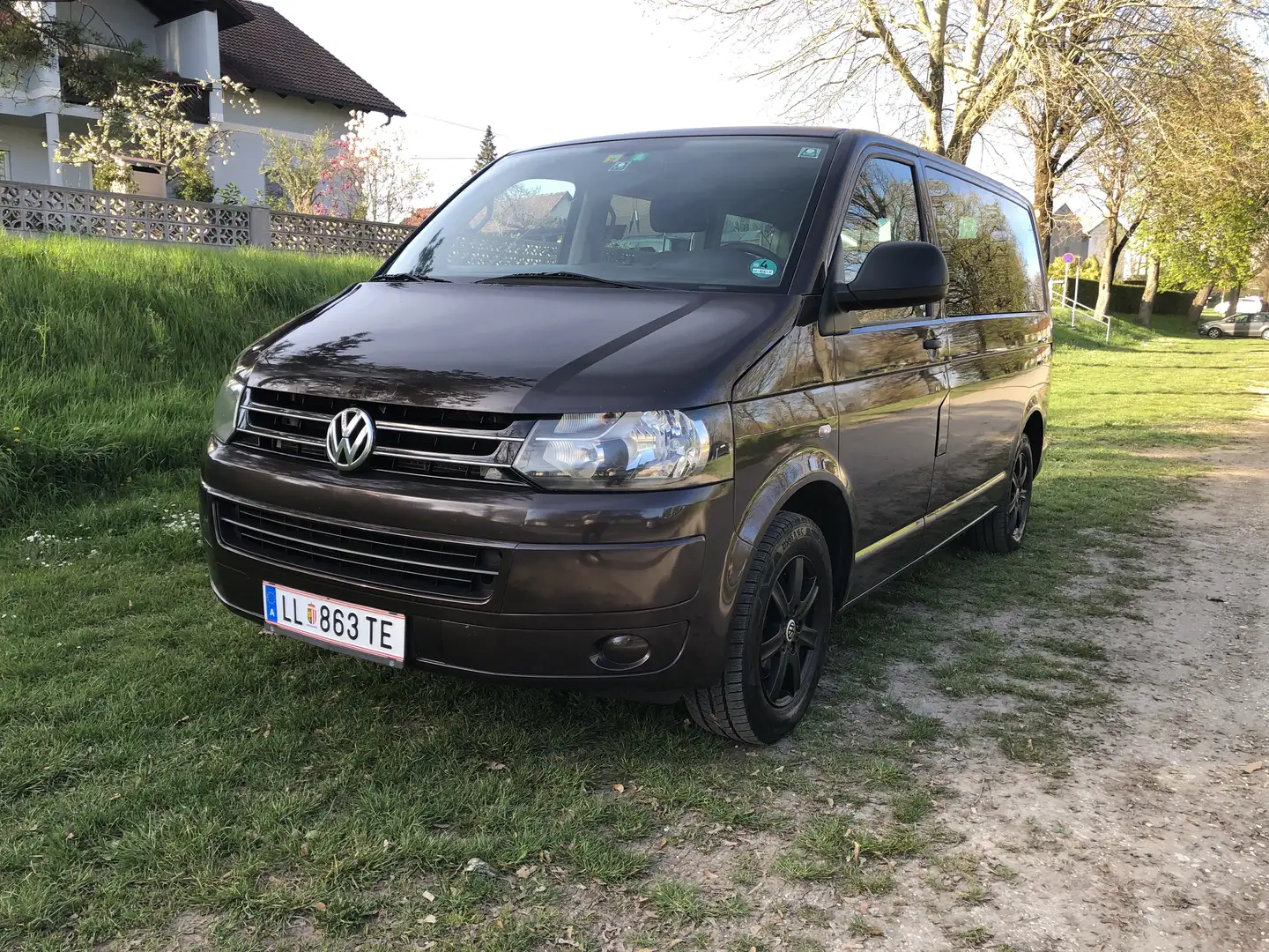Volkswagen T5 Multivan Startline 2,0 TDI D-PF Brun - 1