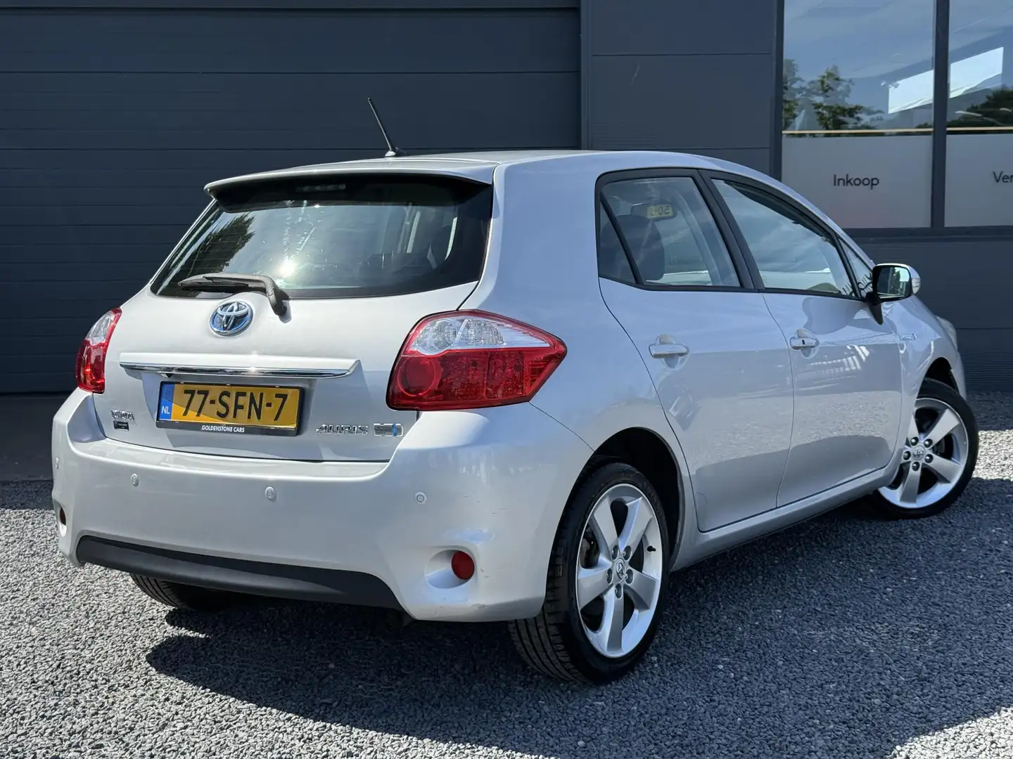 Toyota Auris 1.8 Full Hybrid Dynamic 1e Eigenaar,Dealer Onderho Grijs - 2