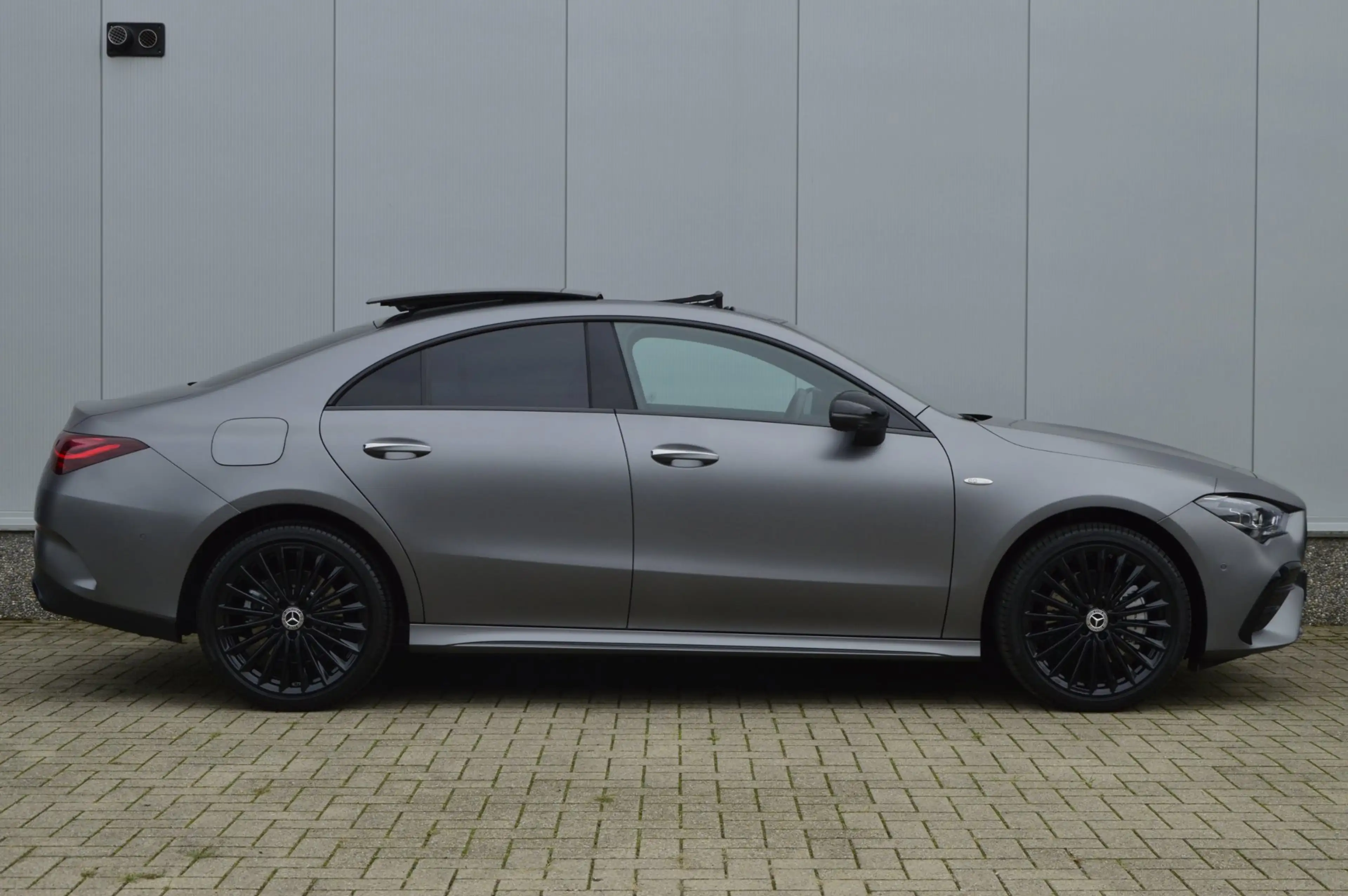 Mercedes-Benz CLA 250 250e AMG Night Star Edition Facelift 2025 — photo 8