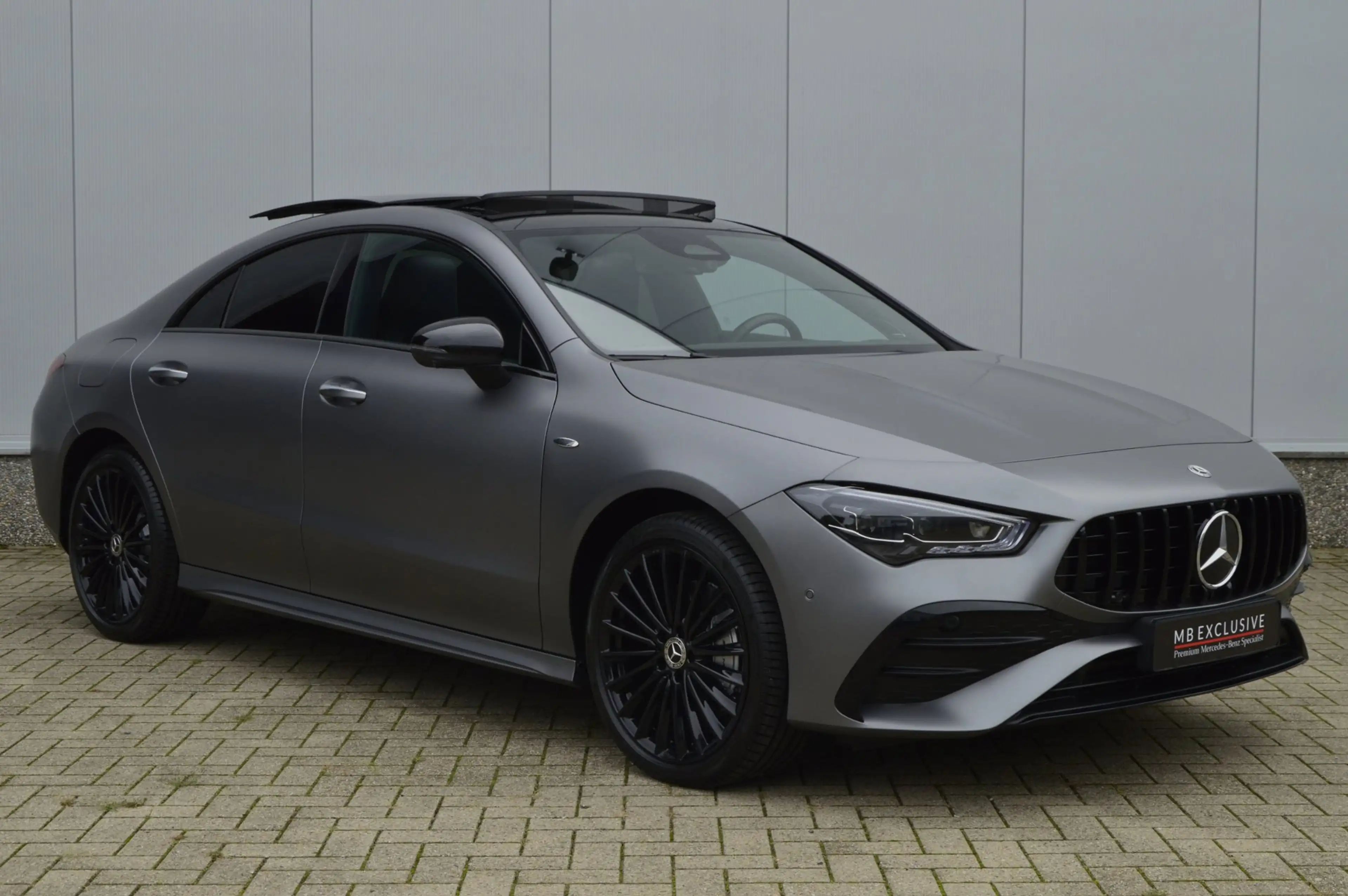 Mercedes-Benz CLA 250 250e AMG Night Star Edition Facelift 2025 — photo 3