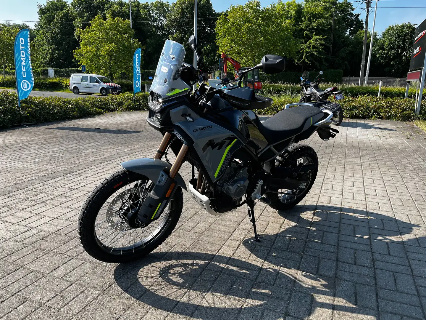 CFMOTO 450 MT MY2025 // DIRECT LEVERBAAR UIT STOCK! Gris - 2