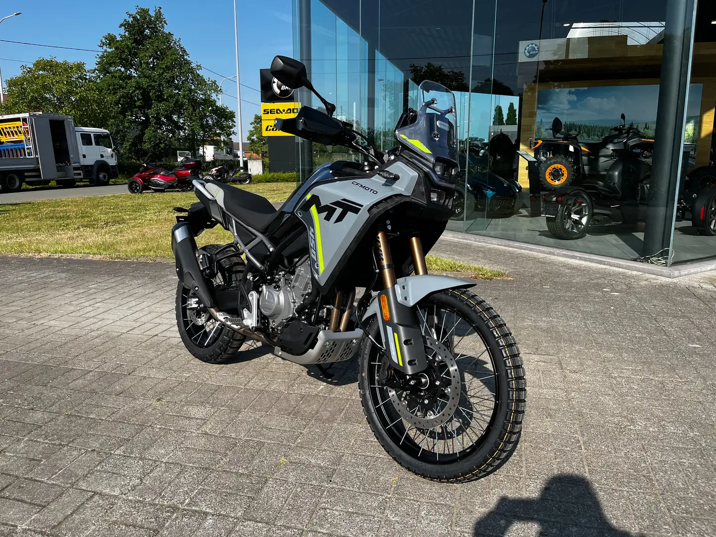 CFMOTO 450 MT MY2025 // DIRECT LEVERBAAR UIT STOCK! Gris - 1