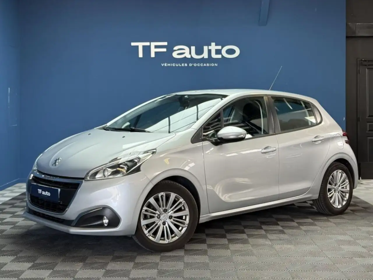 Peugeot 208 1.2i PureTech 82ch / Allure / Ãcran / R