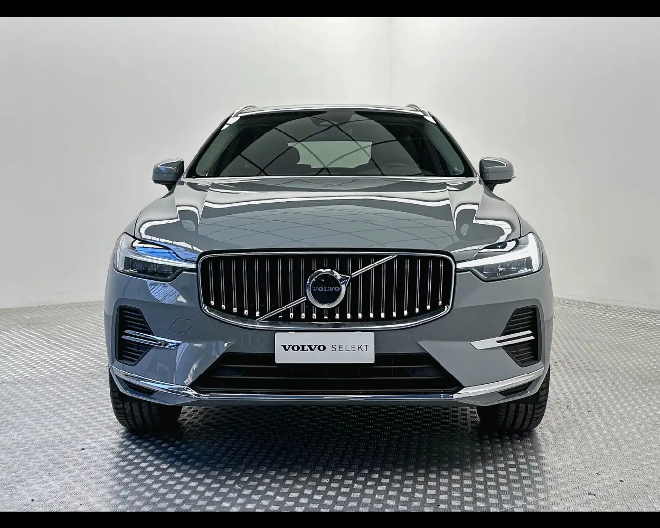 Volvo XC60 T6 Plug-in hybrid AWD automatico Core Grau - 2