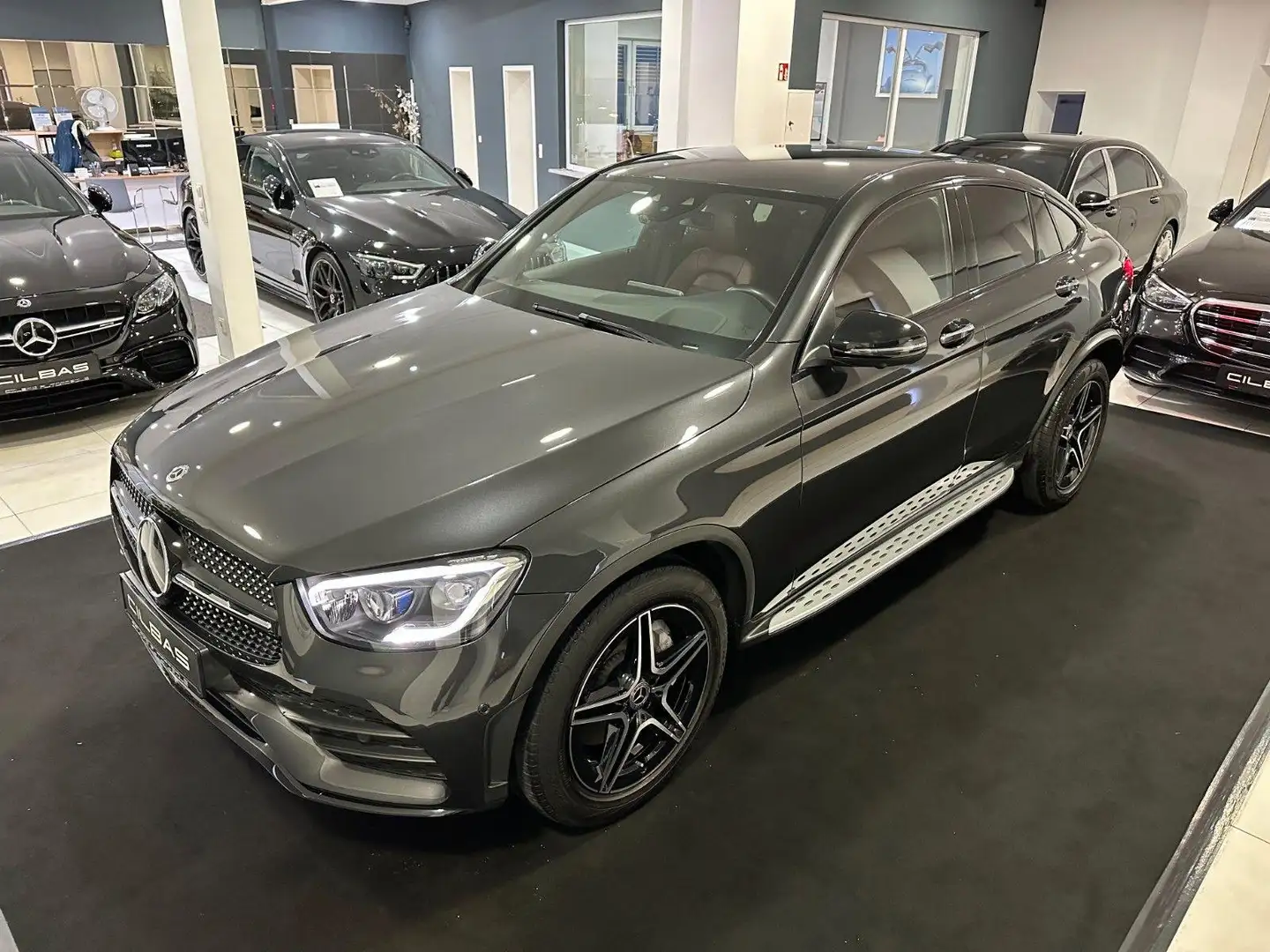 Mercedes-Benz GLC 300 d Coupe 4M AMG-Line*360*DIGITAL*COMAND* Grijs - 2