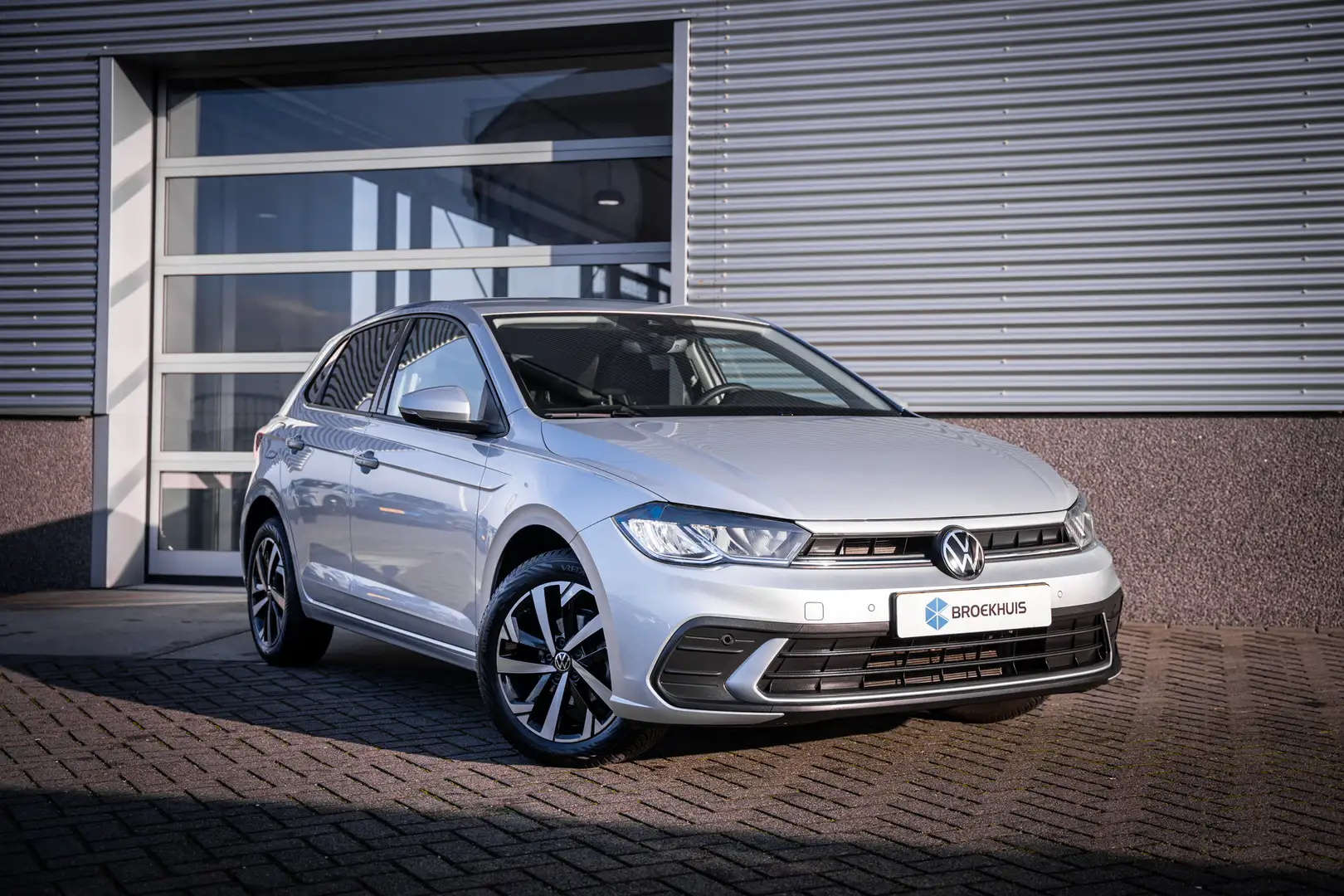 Volkswagen Polo 1.0 TSI Life Edition | Achteruitrijcamera | Airco Grijs - 2