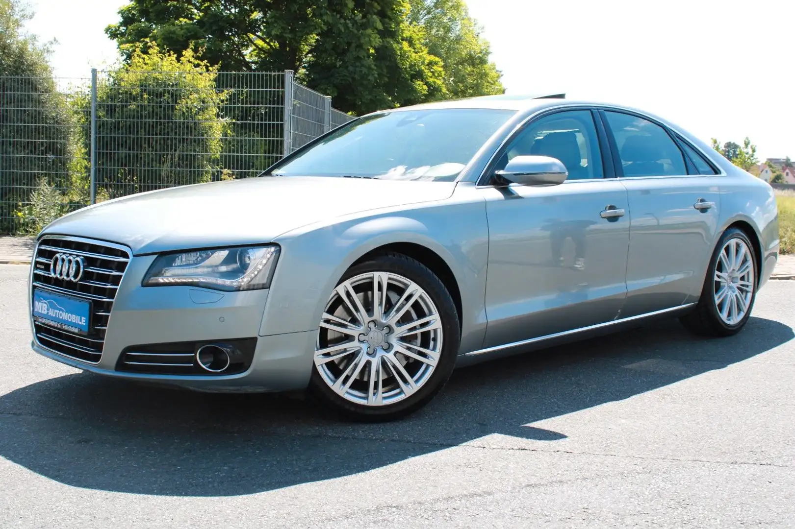 Audi A8 4.2 TDI quattro Standhzg. Sitzbel. ACC 20"Alu Grau - 2