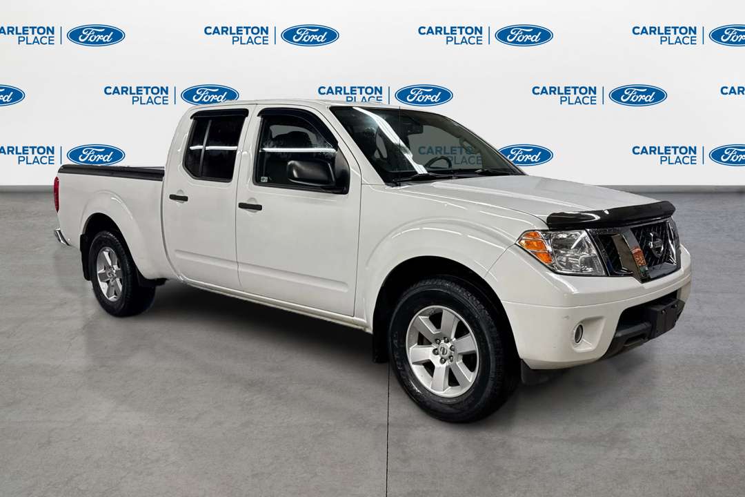 2016 Nissan Frontier SV  | 4.0L V6 Tonneau Cover Heated Seats
