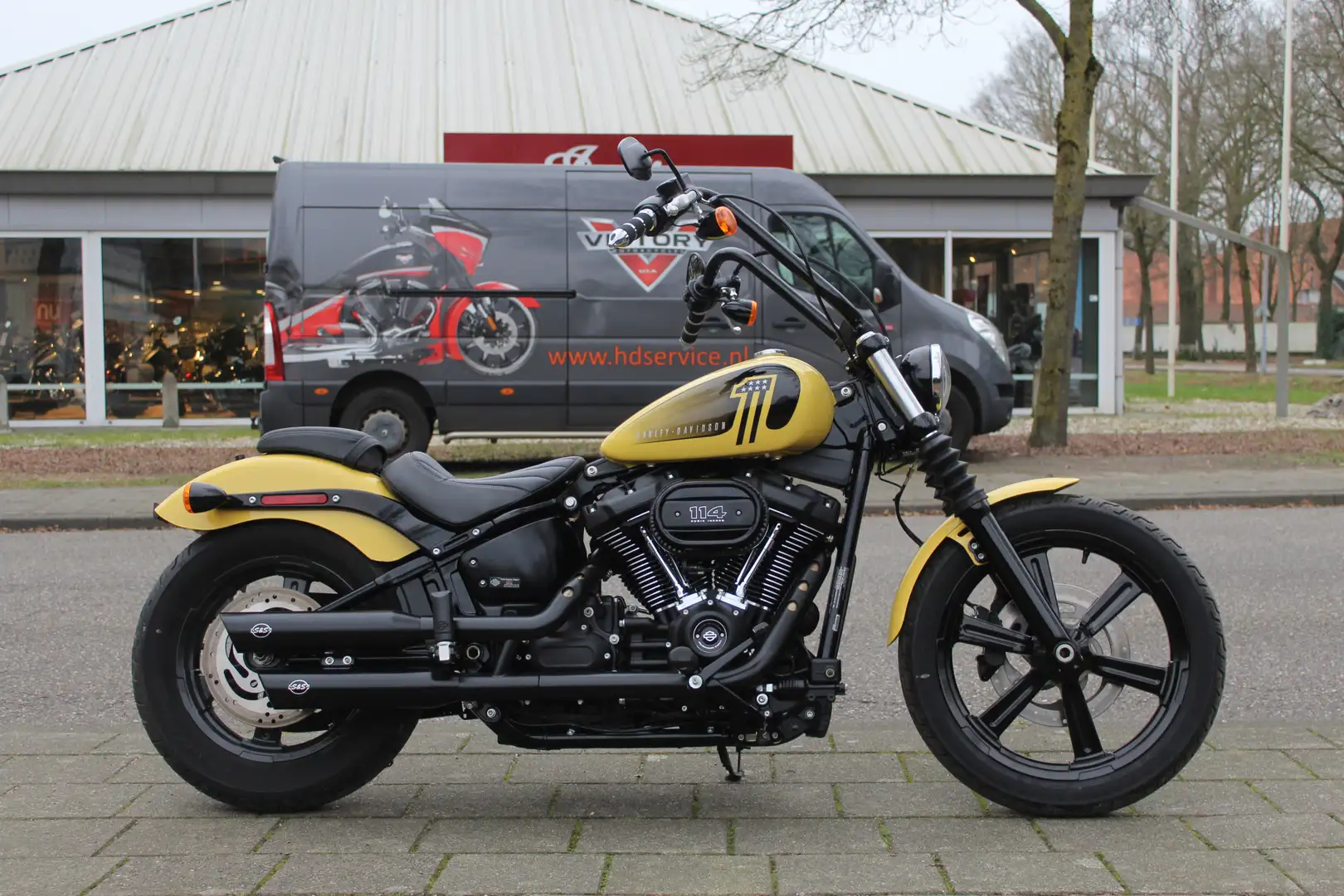Harley-Davidson Softail Streetbob Amarillo - 1