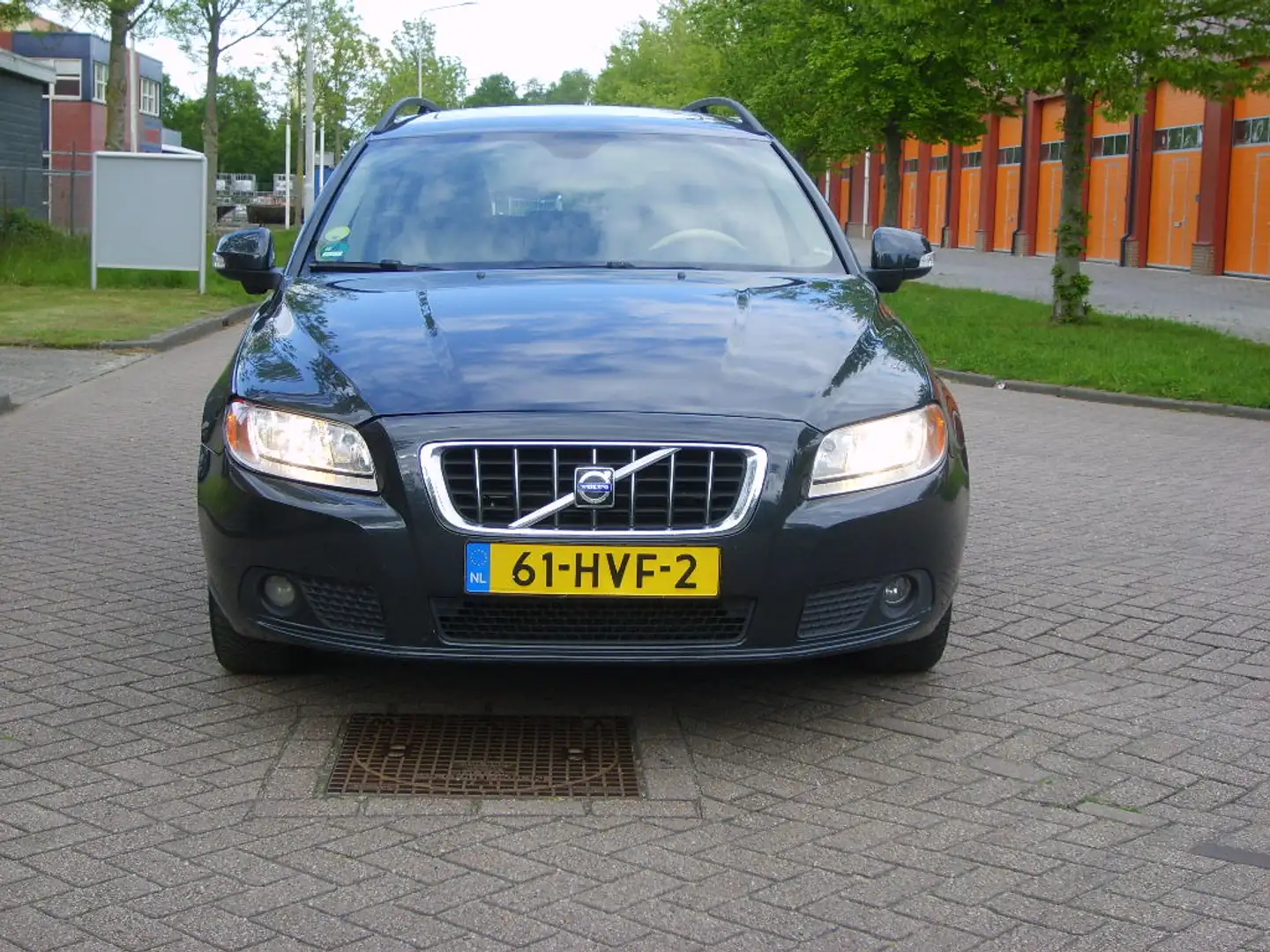 Volvo V70 2.5T Momentum Grijs - 2