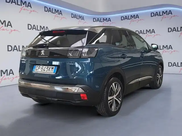 Peugeot 3008 view 5