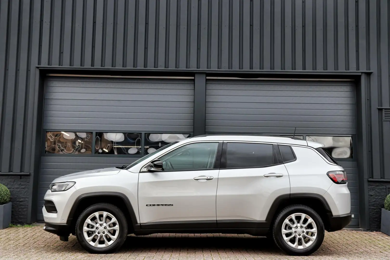 Jeep Compass 1.3T 80th Anniversary /AUT./LED/CAMERA/CARPLAY/VIR Grigio - 2