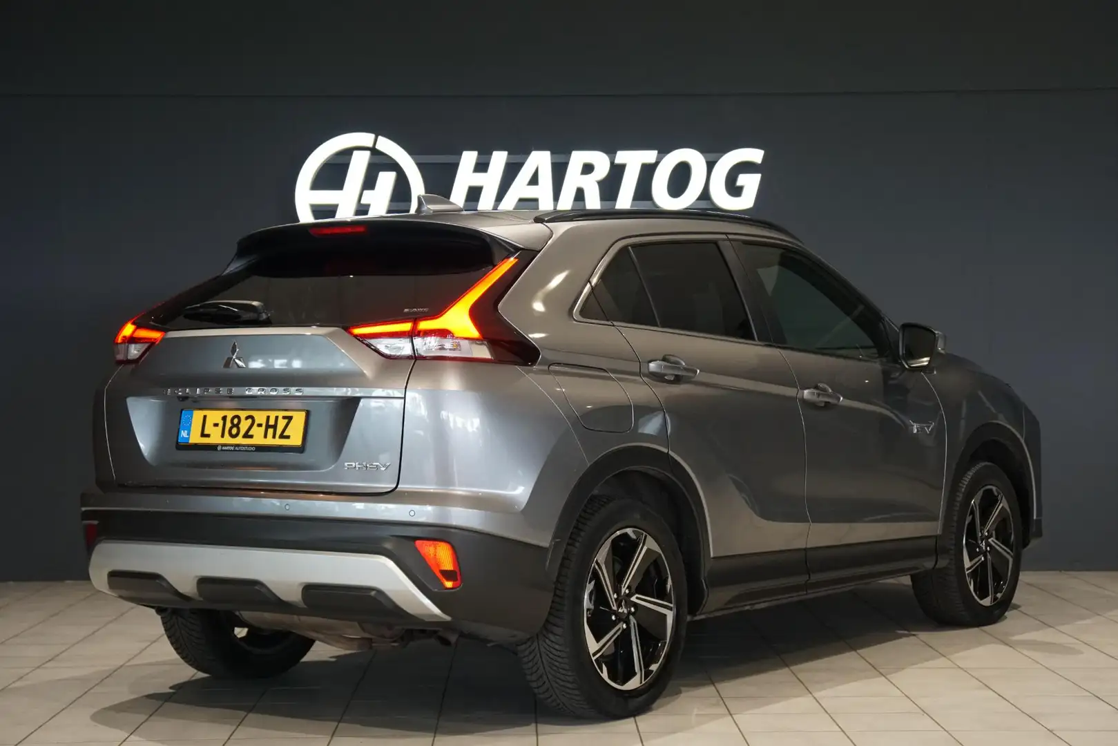 Mitsubishi Eclipse Cross 2.4 PHEV First Edition + HEAD-UP /  360 CAMERA / Grau - 2