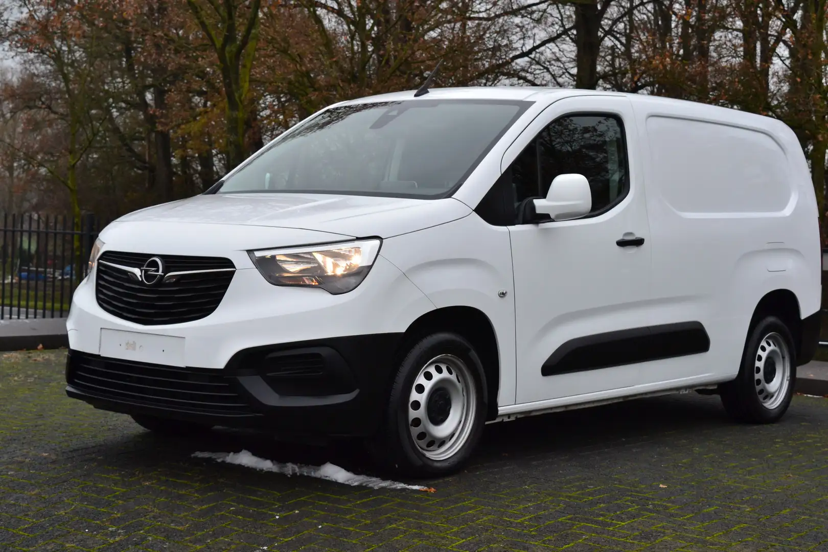 Opel Combo 1.2 Cargo L2H1 Edition Wit - 1