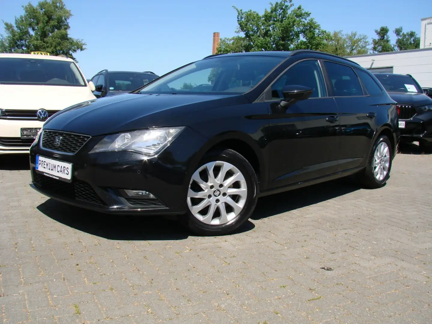 SEAT Leon ST 2.0TDi Style Navi Klima PDC Zwart - 2