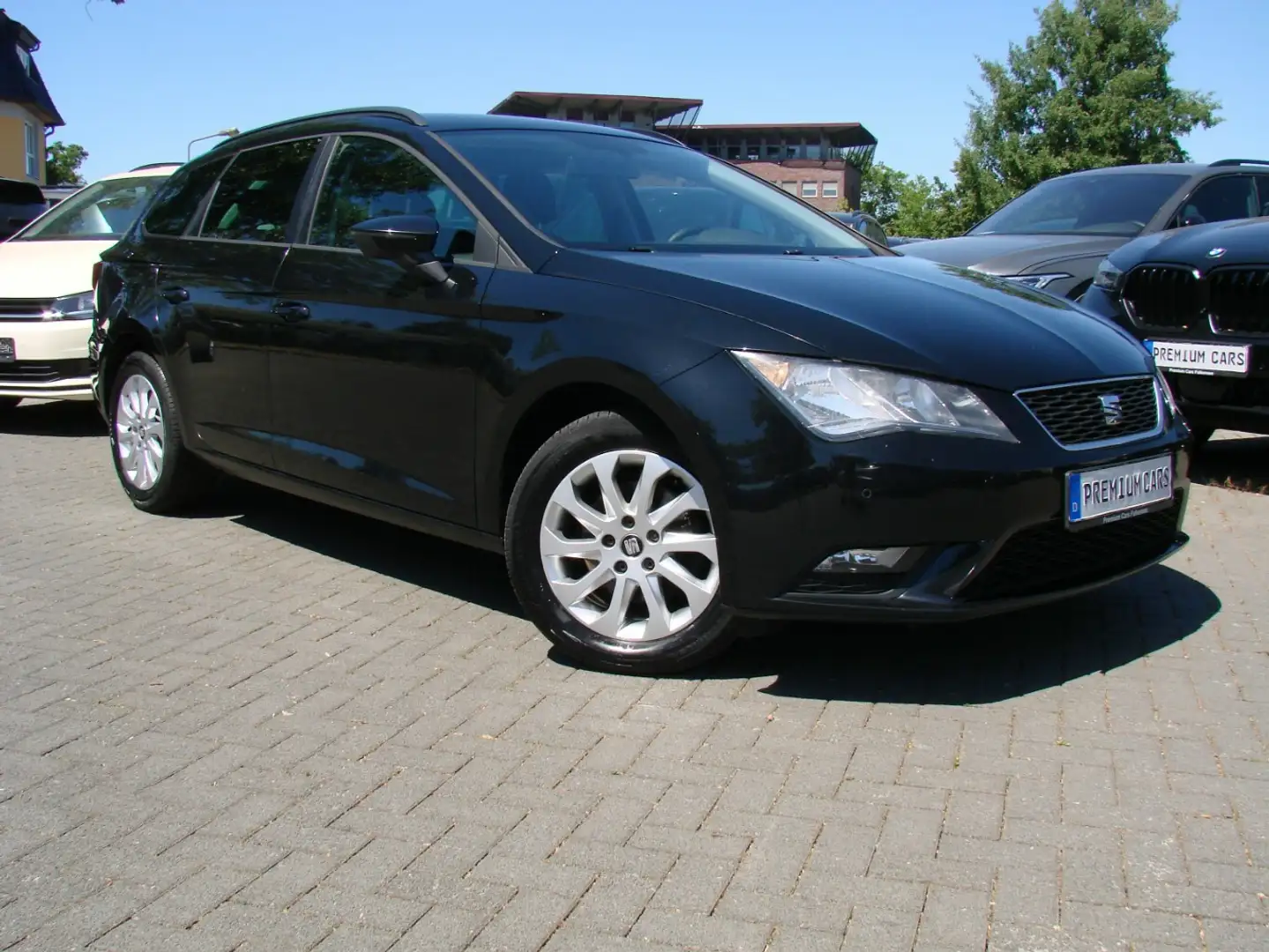 SEAT Leon ST 2.0TDi Style Navi Klima PDC Zwart - 1